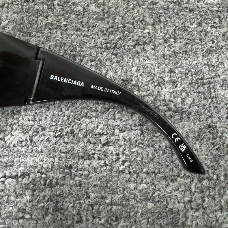 Balenciaga Balenciaga Panther Mask Sunglasses. Size ONE SIZE - 7 Thumbnail
