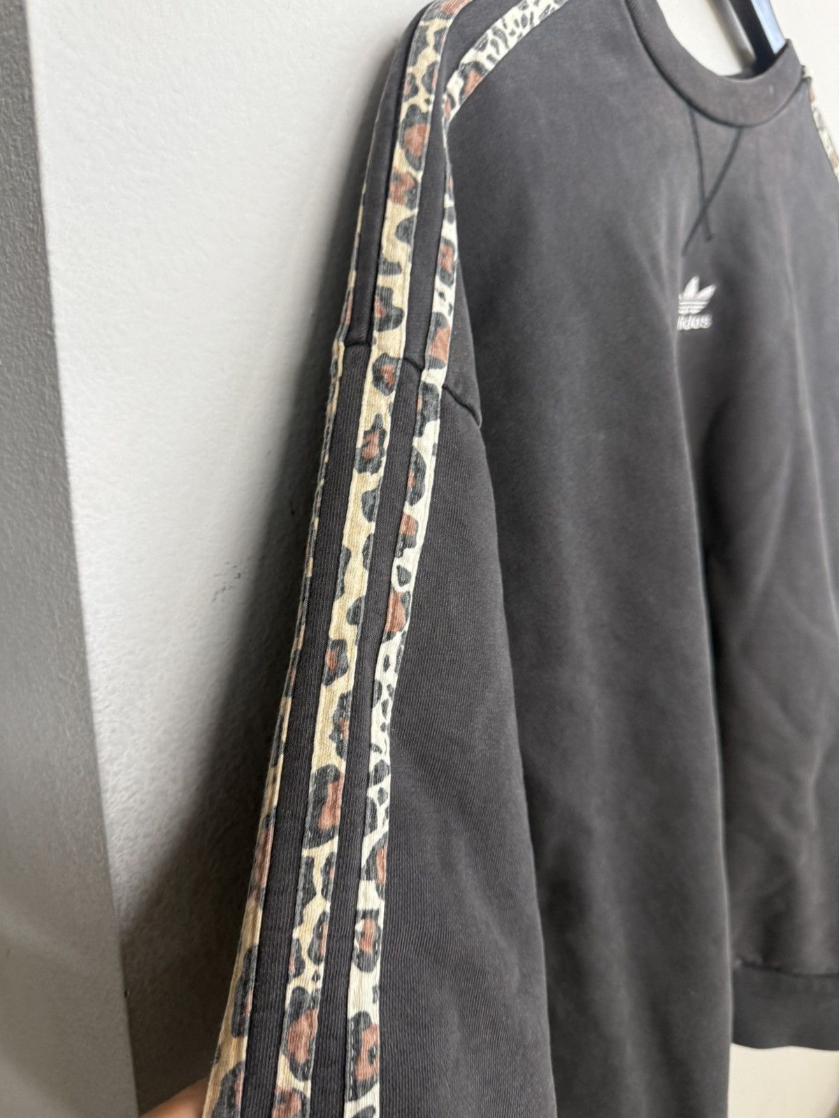 Adidas Faded Y2K Crazy adidas Boxy cut Crewneck Size US L / EU 52-54 / 3 - 4 Thumbnail