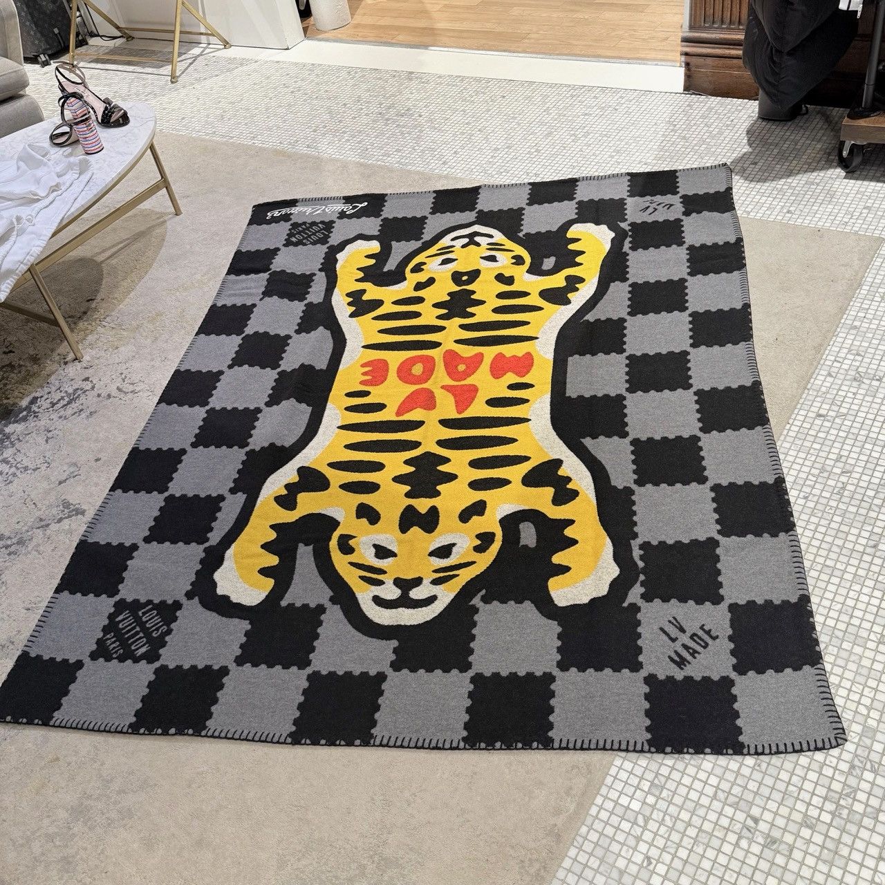 Louis Vuitton × Nigo Louis Vuitton x Nigo LV Made Damier Tiger Wool Throw Blanket Size ONE SIZE - 5 Thumbnail