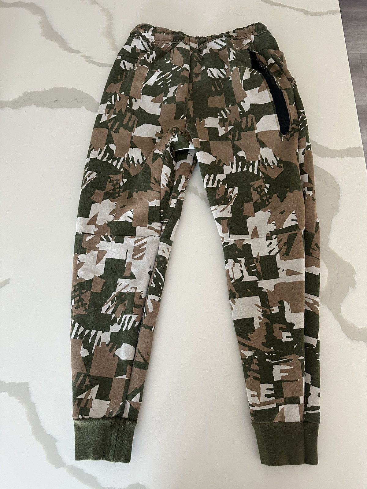 Nike Nike tech camo sweats Size US 29 - 2 Thumbnail