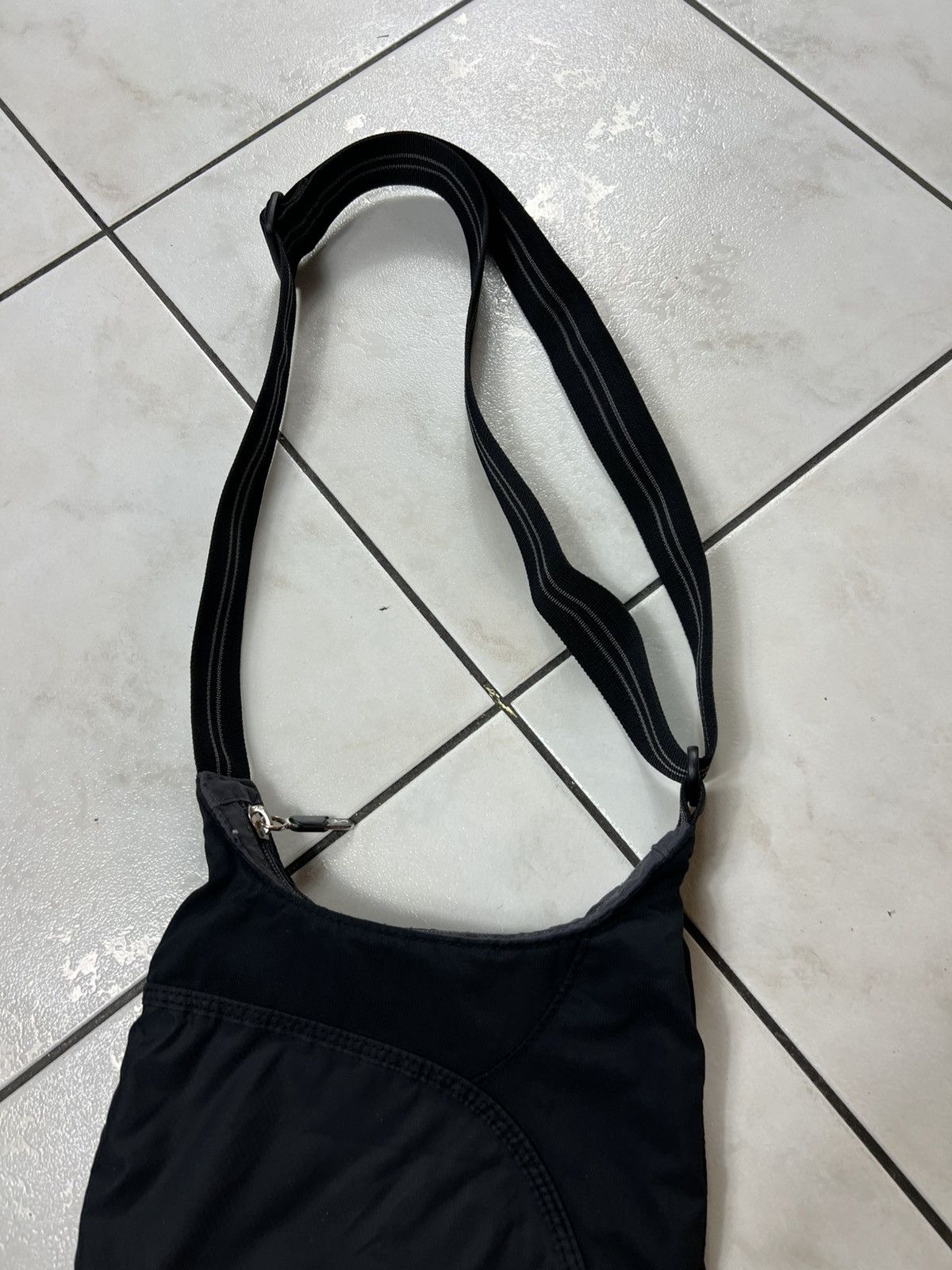 Nike Vintage Nike y2k shoulder bag crossbody drill swoosh logo Size ONE SIZE - 14 Thumbnail