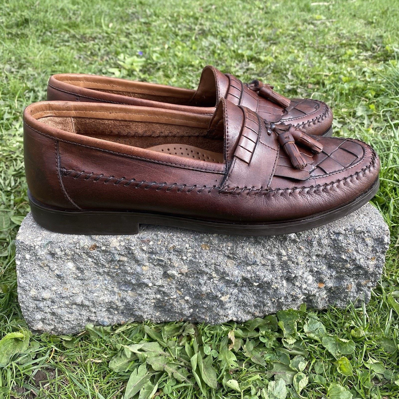 Other Men’s 10 Earth Shoe Brown Leather Tassel Loafers Woven Size US 10 / EU 43 - 2 Thumbnail
