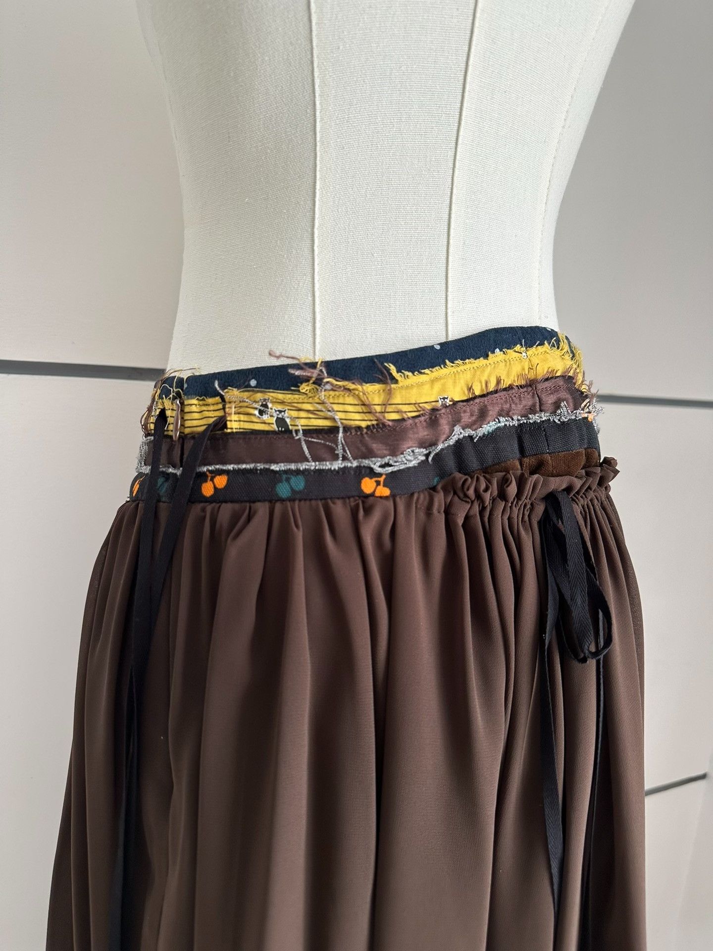 Undercover UNDERCOVER Initial layer-level splicing skirt| Size 28" / US 6 / IT 42 - 3 Thumbnail