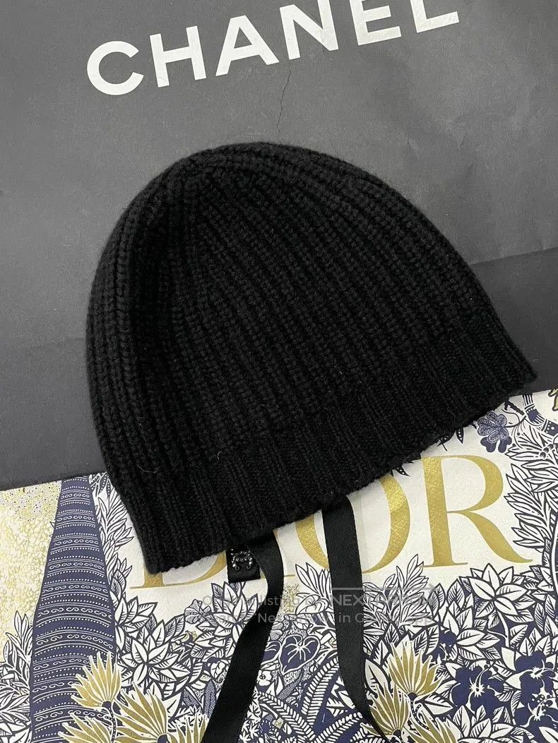 Chanel Chanel Black CC Crystal Bow Knit Hat. Size ONE SIZE - 3 Thumbnail