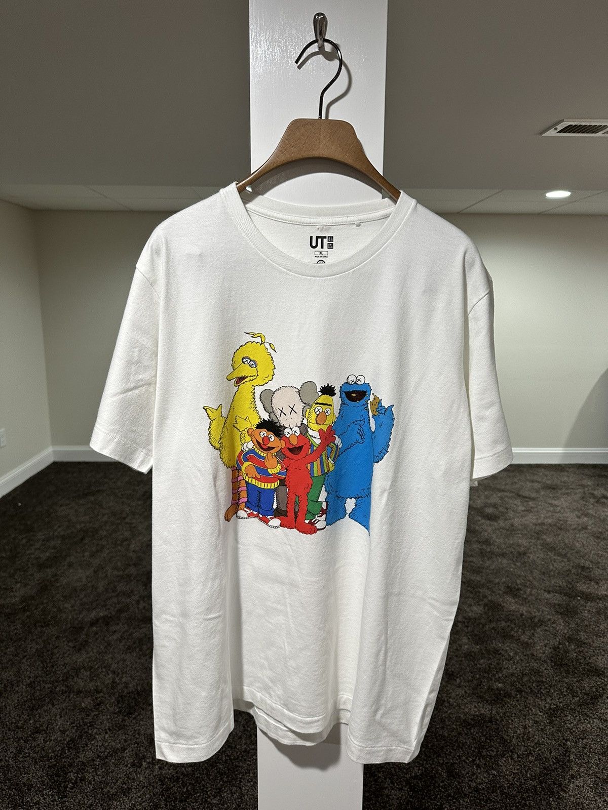 KAWS x Uniqlo x retailer Sesame Street Group Tee large rare