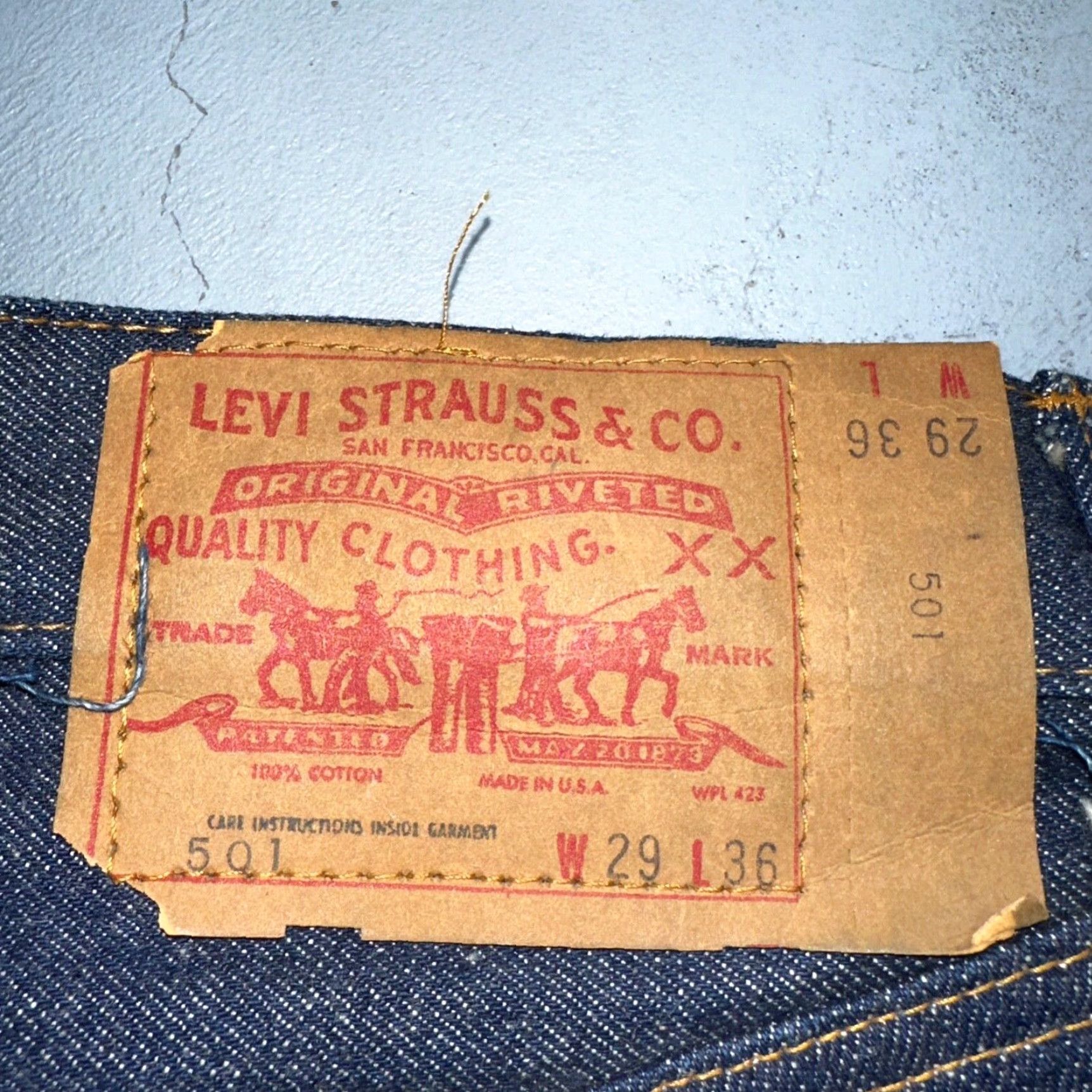Levi's VINTAGE Levi's 501 Jeans 70s Deadstock Redline Selvedge Dark Wash Adult Men 29x36 Rare Size US 29 - 7 Thumbnail