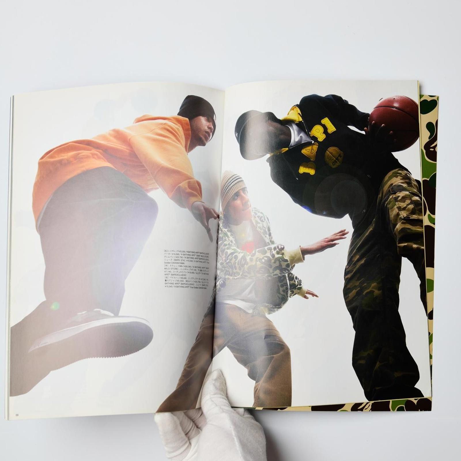 Bape A Bathing Ape 2005 SS Collection e-Mook Magazine Size ONE SIZE - 4 Thumbnail
