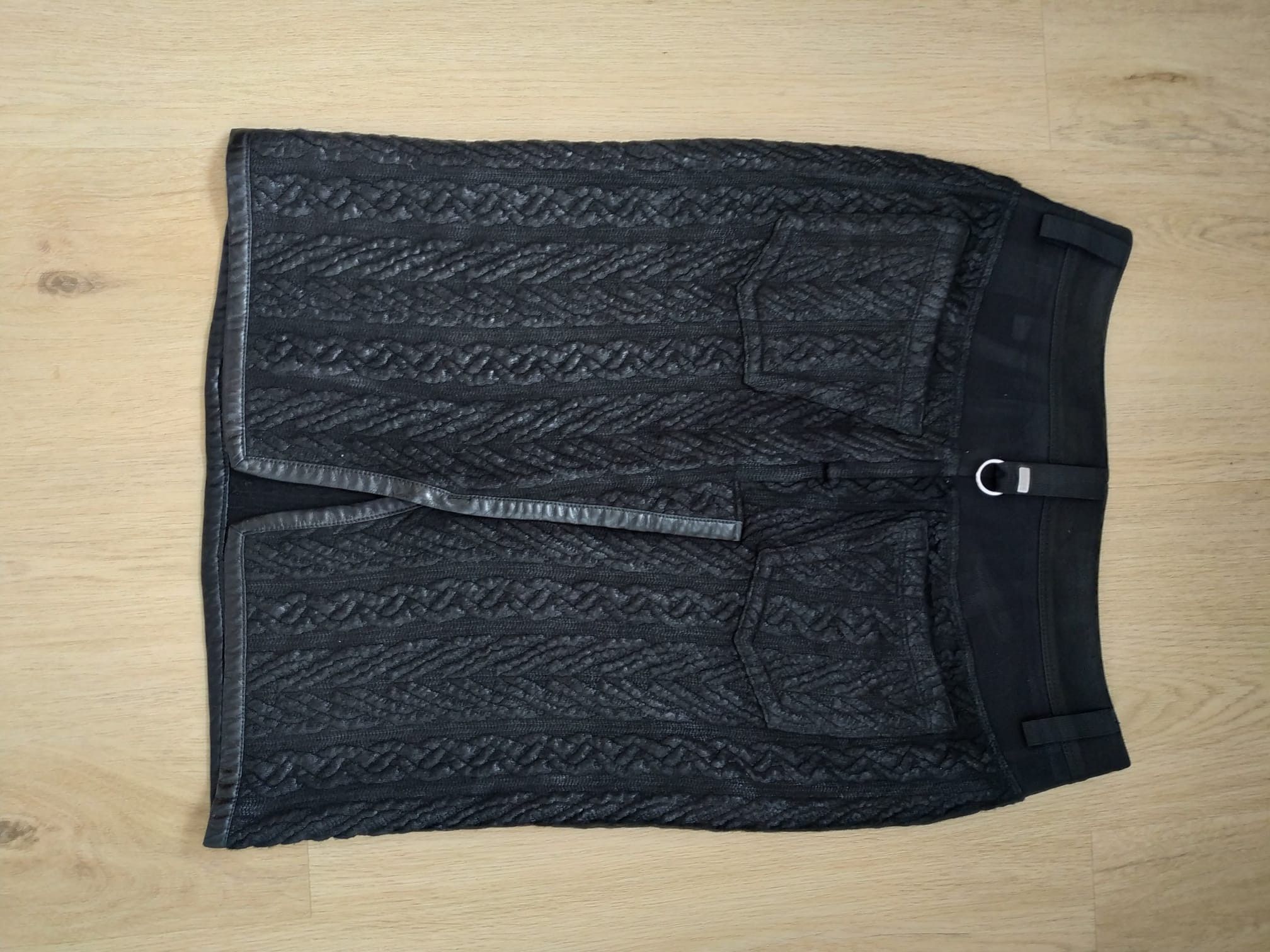 Designer HIGH by Claire Campbell black skirt, pattern 6 size Size 28" / US 6 / IT 42 - 2 Thumbnail