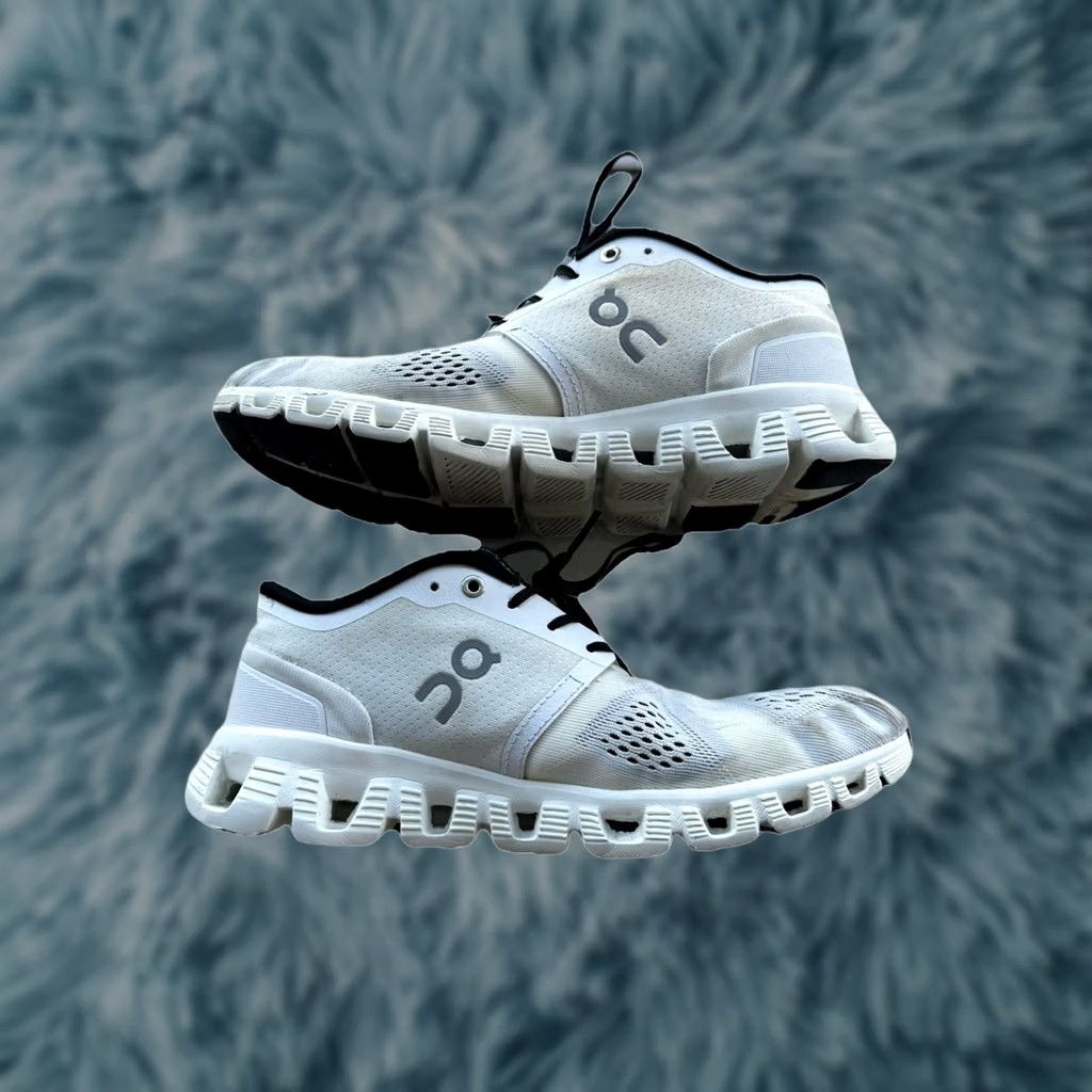 Vintage On Running Women's Cloud X Textile Synthetic Trainers White/Black Shoes, 8 M Size US 8 / IT 38 - 1 Thumbnail