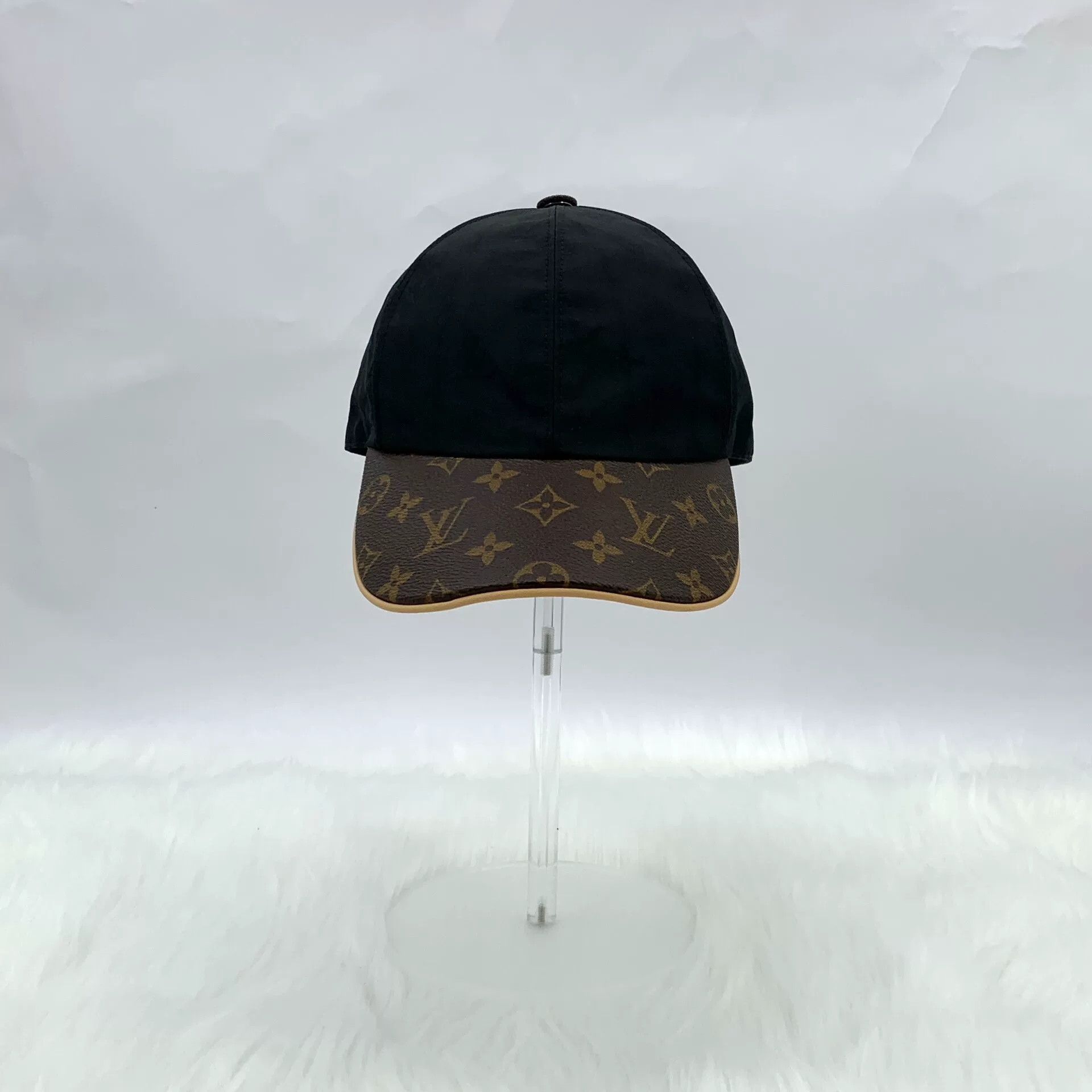Louis Vuitton Louis Vuitton Black Monogram Logo Cap Size ONE SIZE - 1 Thumbnail