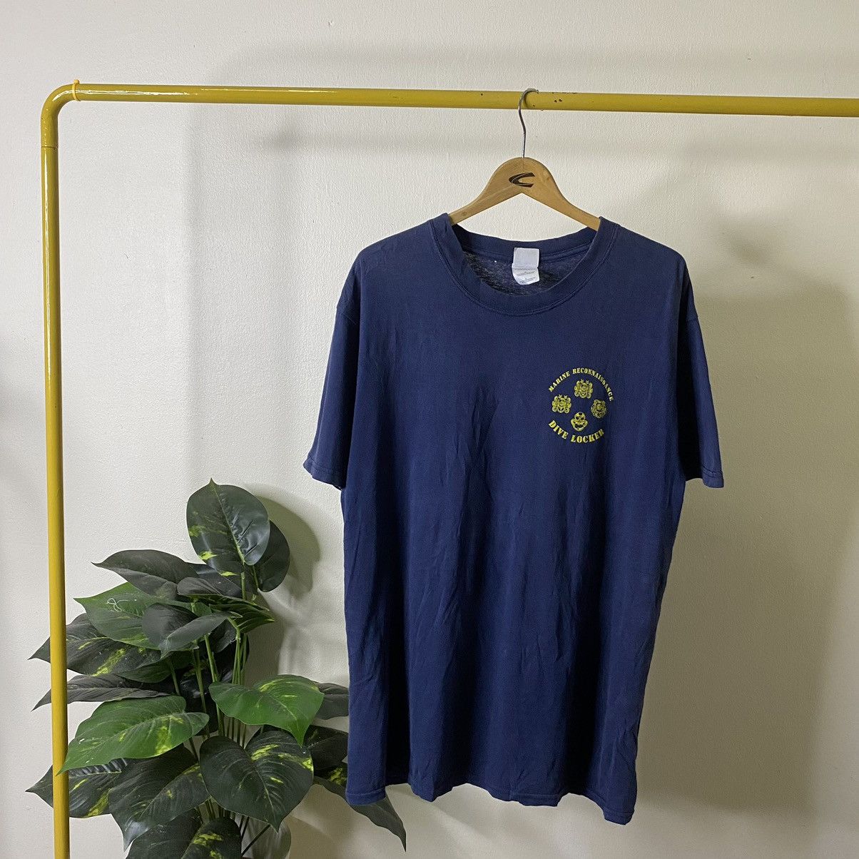Vintage Vintage 2000s Marine Reconnaissance Dive Locker Tee Size US L / EU 52-54 / 3 - 5 Thumbnail