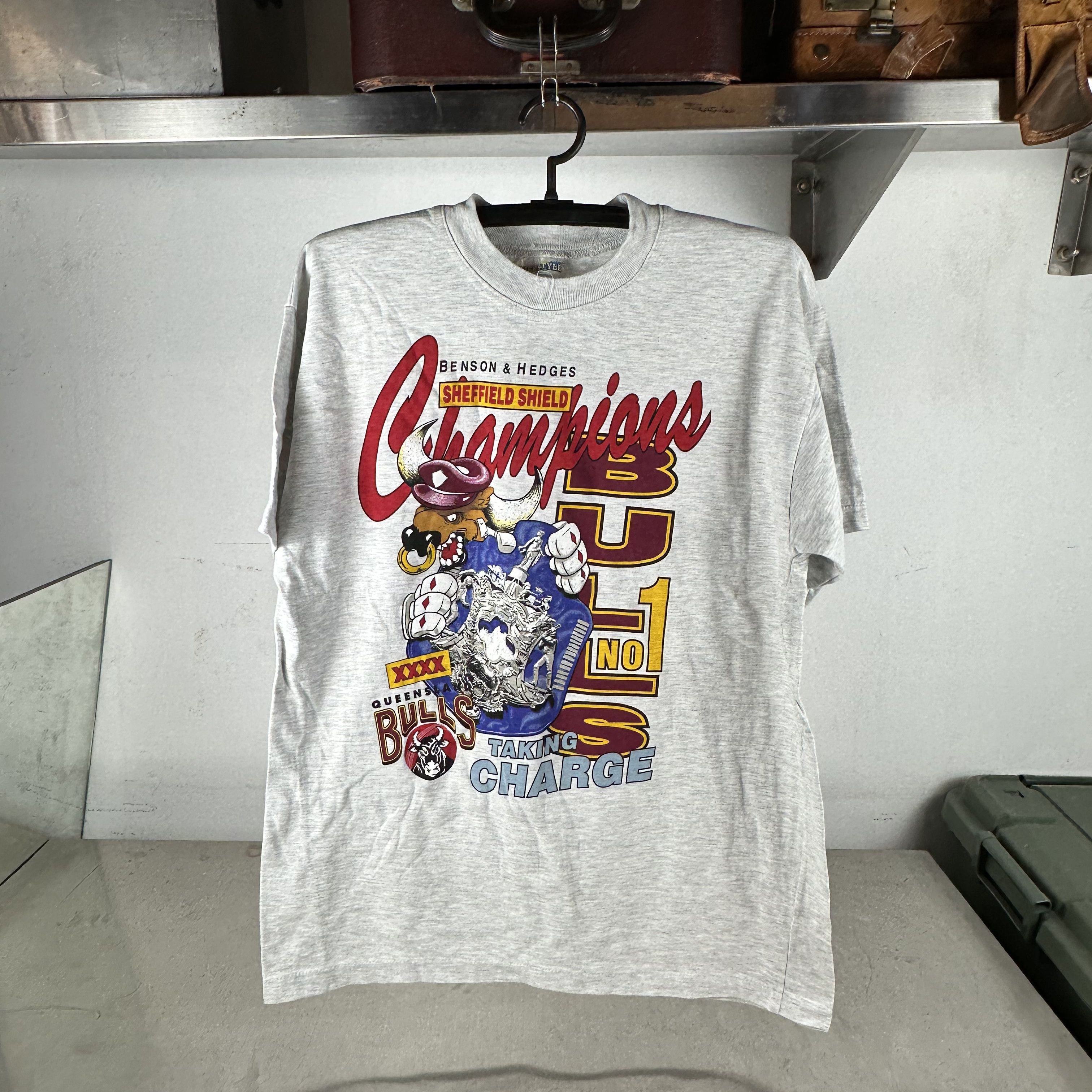 Vintage ​​​​Queensland Bulls Cricket Sheffield Shield Champions Tee Size US XL / EU 56 / 4 - 1 Thumbnail