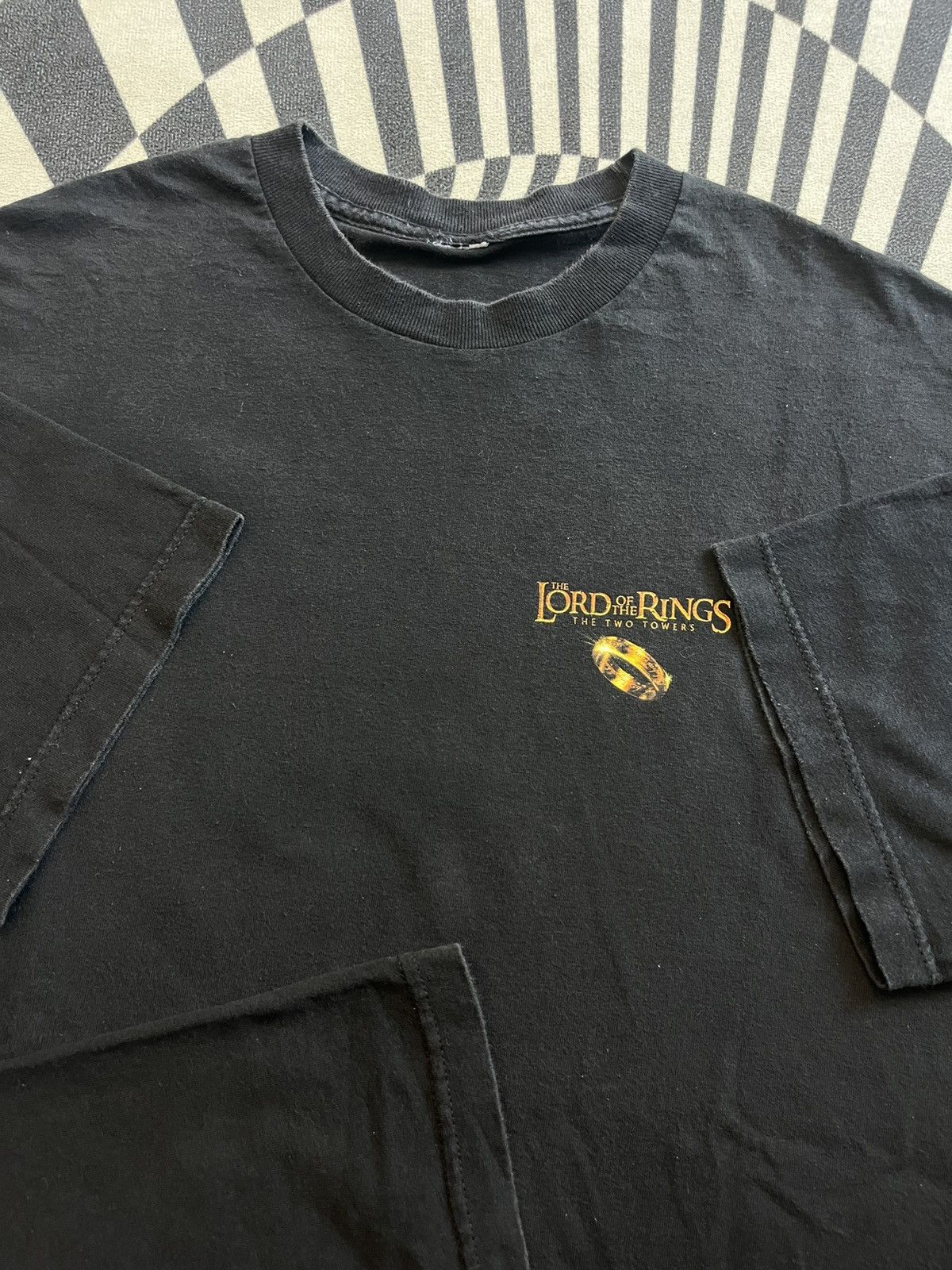 Vintage Vintage The Lord of The Rings The Two Towers 2002’s Tshirt Size US XL / EU 56 / 4 - 8 Thumbnail