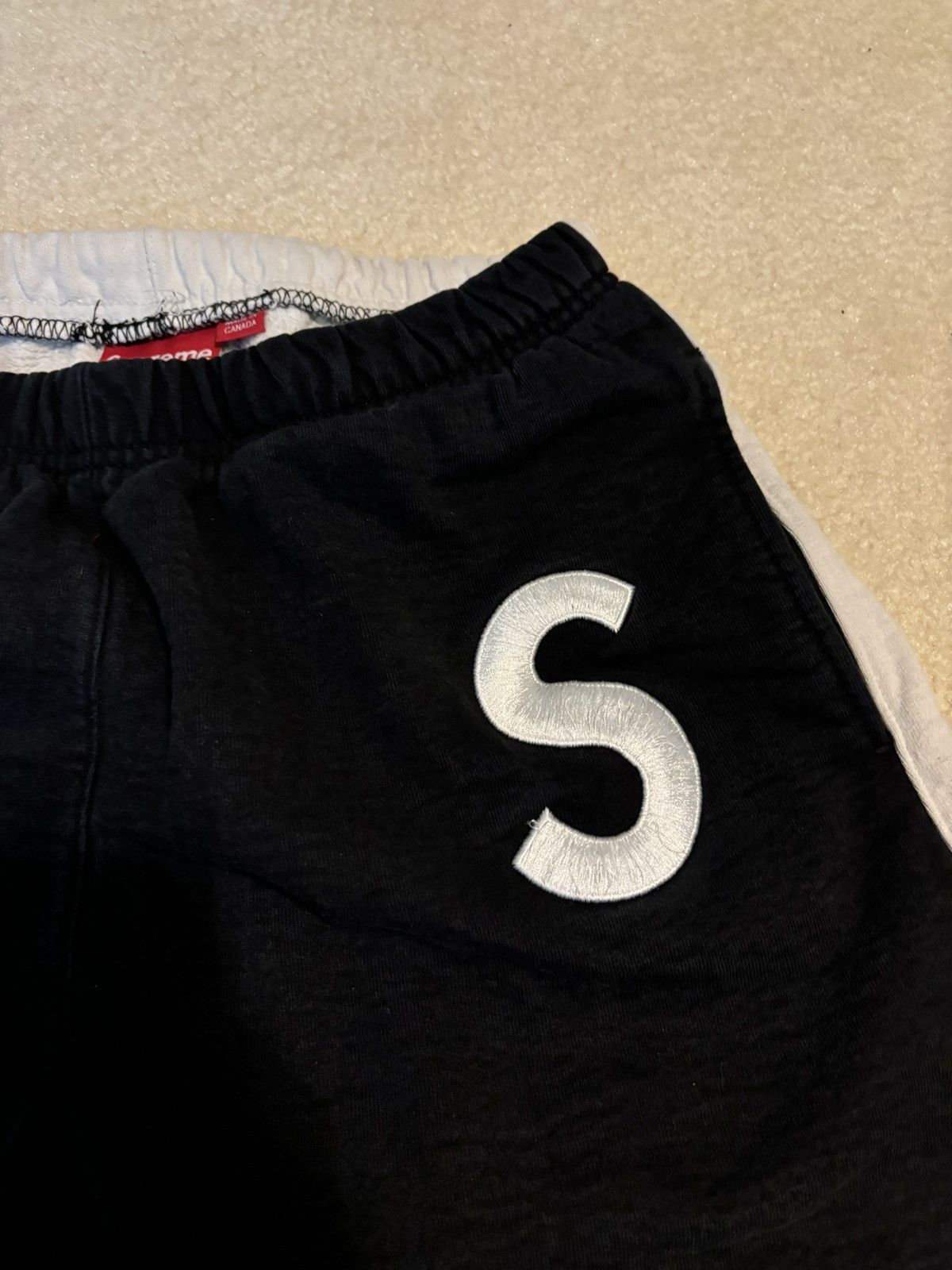 Supreme Supreme S Logo Split Color Fleece Sweatpants Black White Size US 30 / EU 46 - 2 Thumbnail