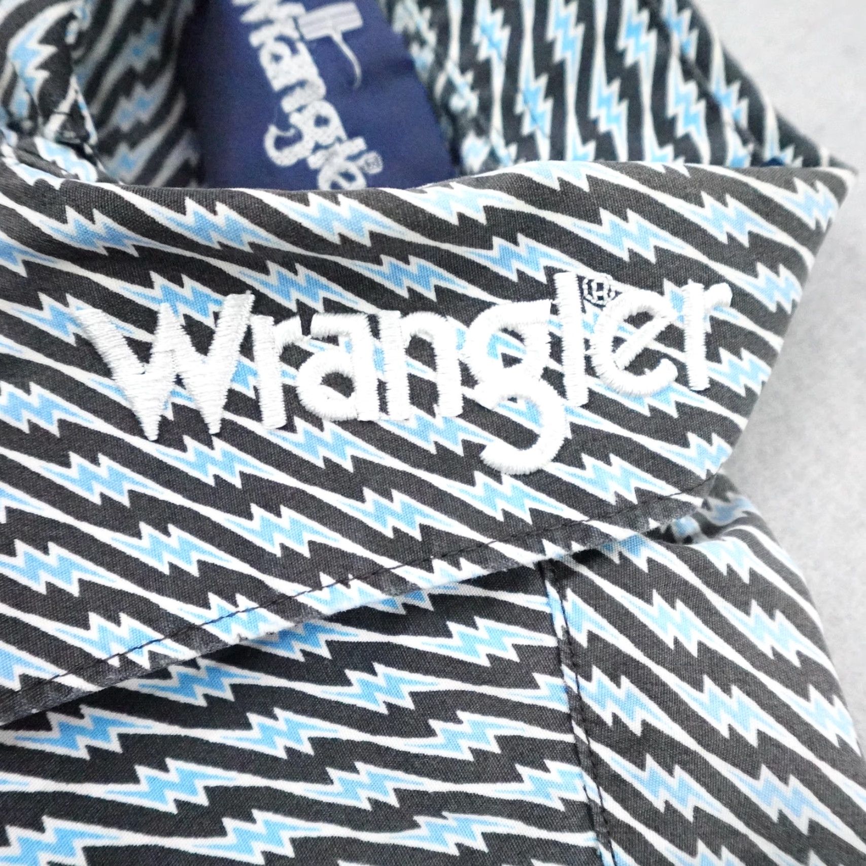 Wrangler VTG Wrangler Shirt Medium Blue Lightning Western Pearl Snap Embroidered Rodeo Mens M Size Regular Cotton Button-Up Long Sleeve Size US M / EU 48-50 / 2 - 5 Thumbnail