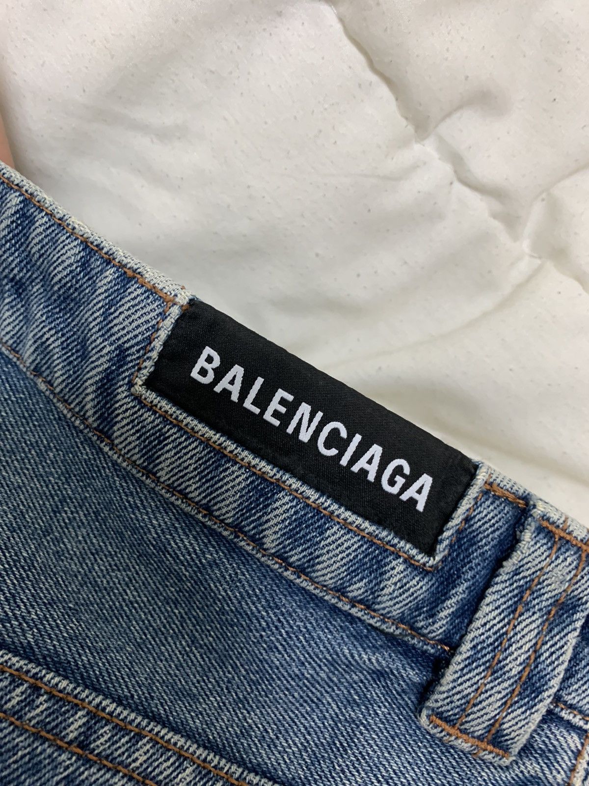 Balenciaga Balenciaga Mid-wash Denim Skater Shorts Size US 29 - 9 Thumbnail