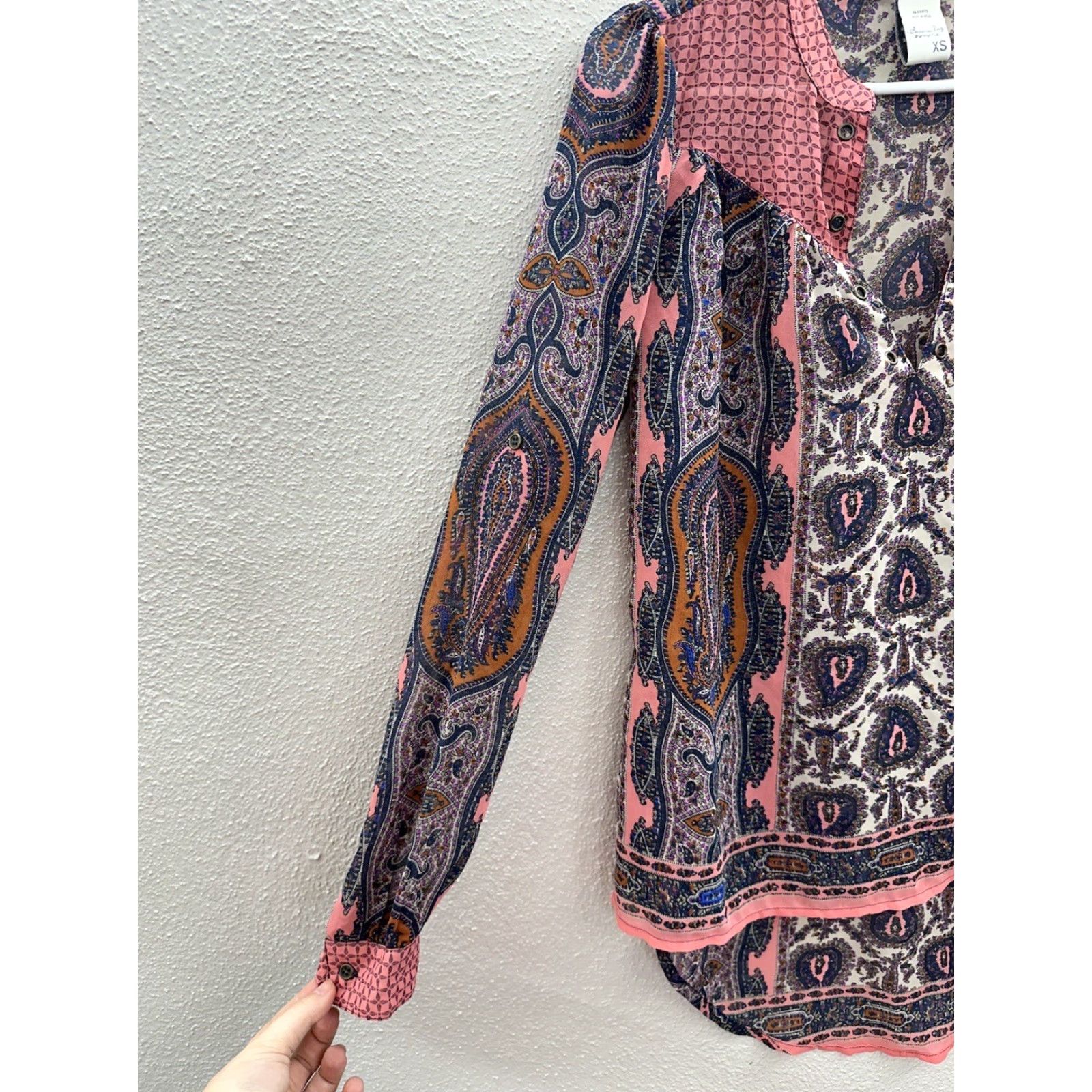 Vintage VINTAGE American Rag Womens Blouse XS Pink Paisley Sheer Long Sleeve V-Neck Size XS / US 0-2 / IT 36-38 - 2 Thumbnail