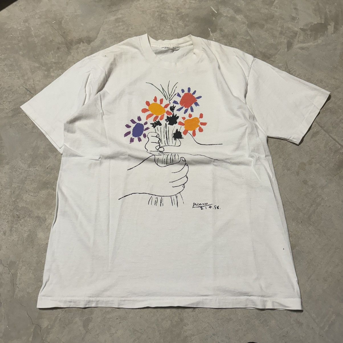 Vintage vintage 90s faded Picasso flowers faded art t-shirt large Size US L / EU 52-54 / 3 - 1 Thumbnail