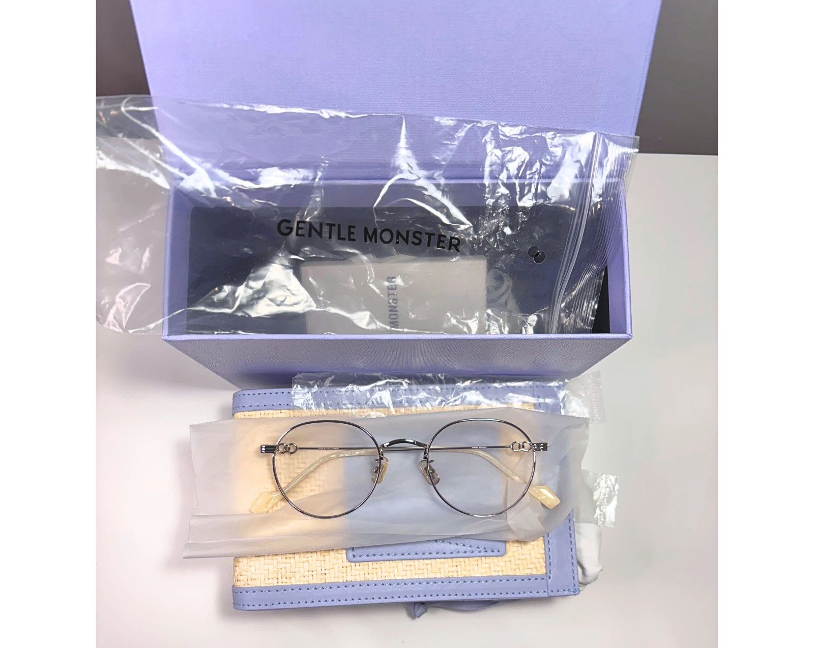 Gentle Monster Gentle Monster Atomic 02(B) Sunglasses – BOLD 2024
