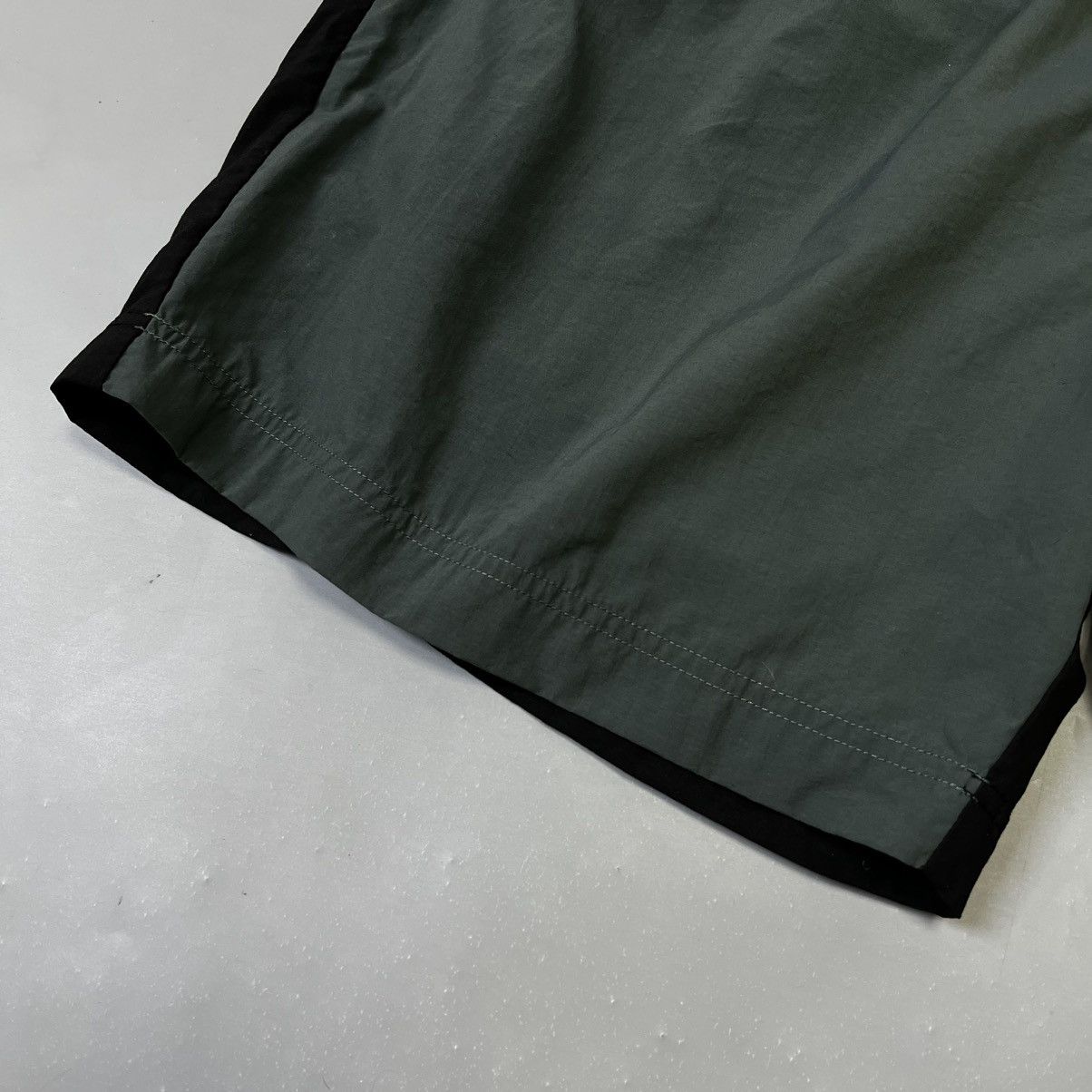 Nike Vintage Nike Shorts big logo y2k size XL swoosh Size US 36 / EU 52 - 6 Thumbnail