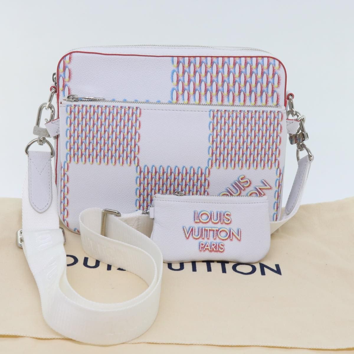 Louis Vuitton LOUIS VUITTON Damier Giant Spray Trio Messenger Bag White Size ONE SIZE - 12 Thumbnail