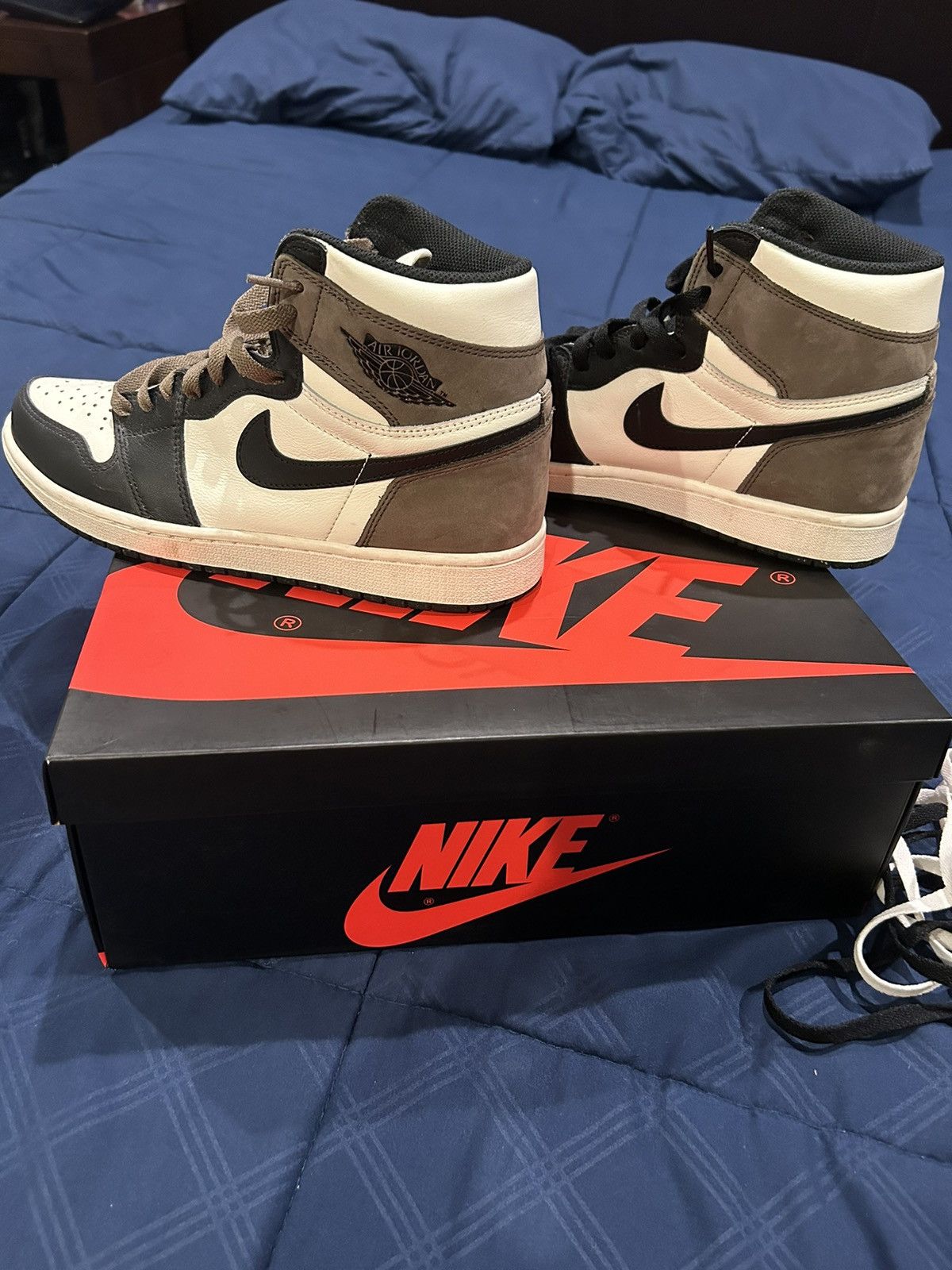 Jordan Brand Air Jordan 1 Retro High OG Mocha Size US 10 / EU 43 - 2 Thumbnail