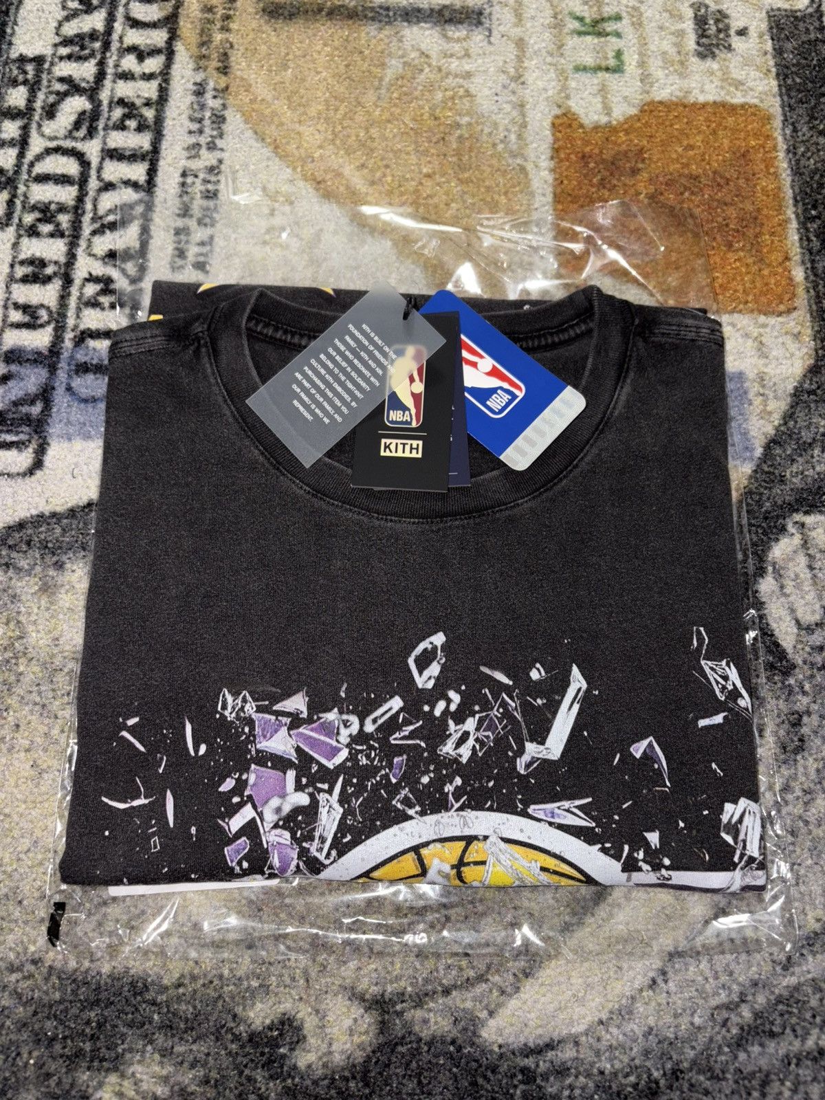 Kith × NBA KITH X LAKERS SHATTERED BACKBOARD VINTAGE TEE - BLACK Size US XXL / EU 58 / 5 - 2 Thumbnail