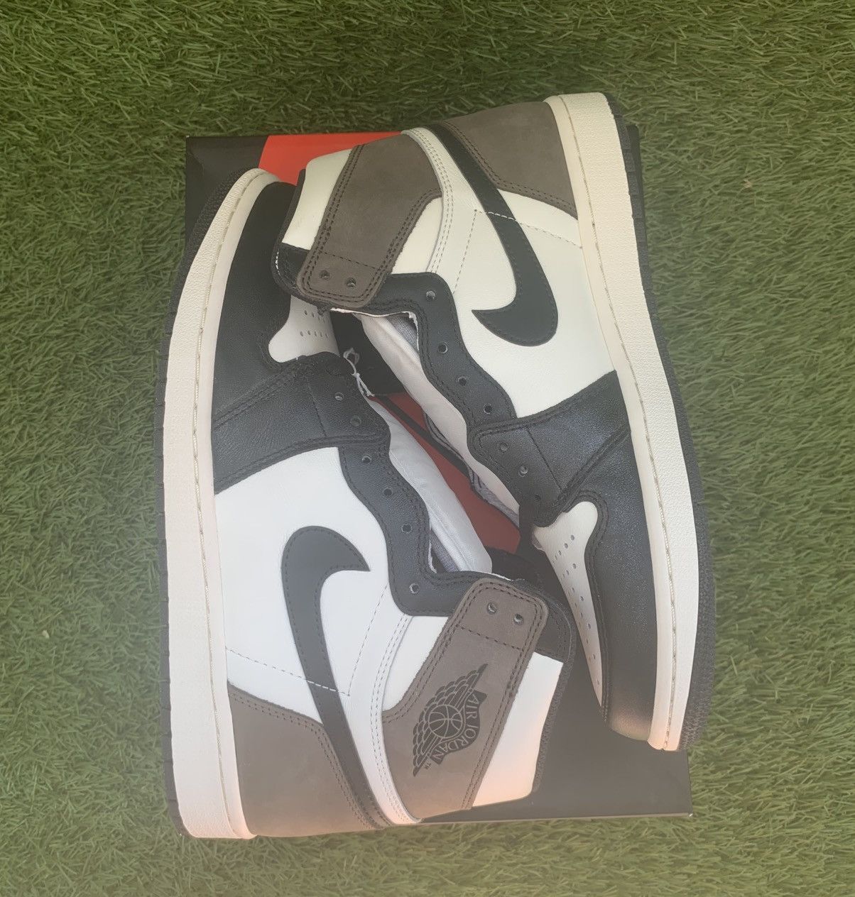 Jordan Brand Air Jordan 1 Mocha Size US 10 / EU 43 - 6 Thumbnail