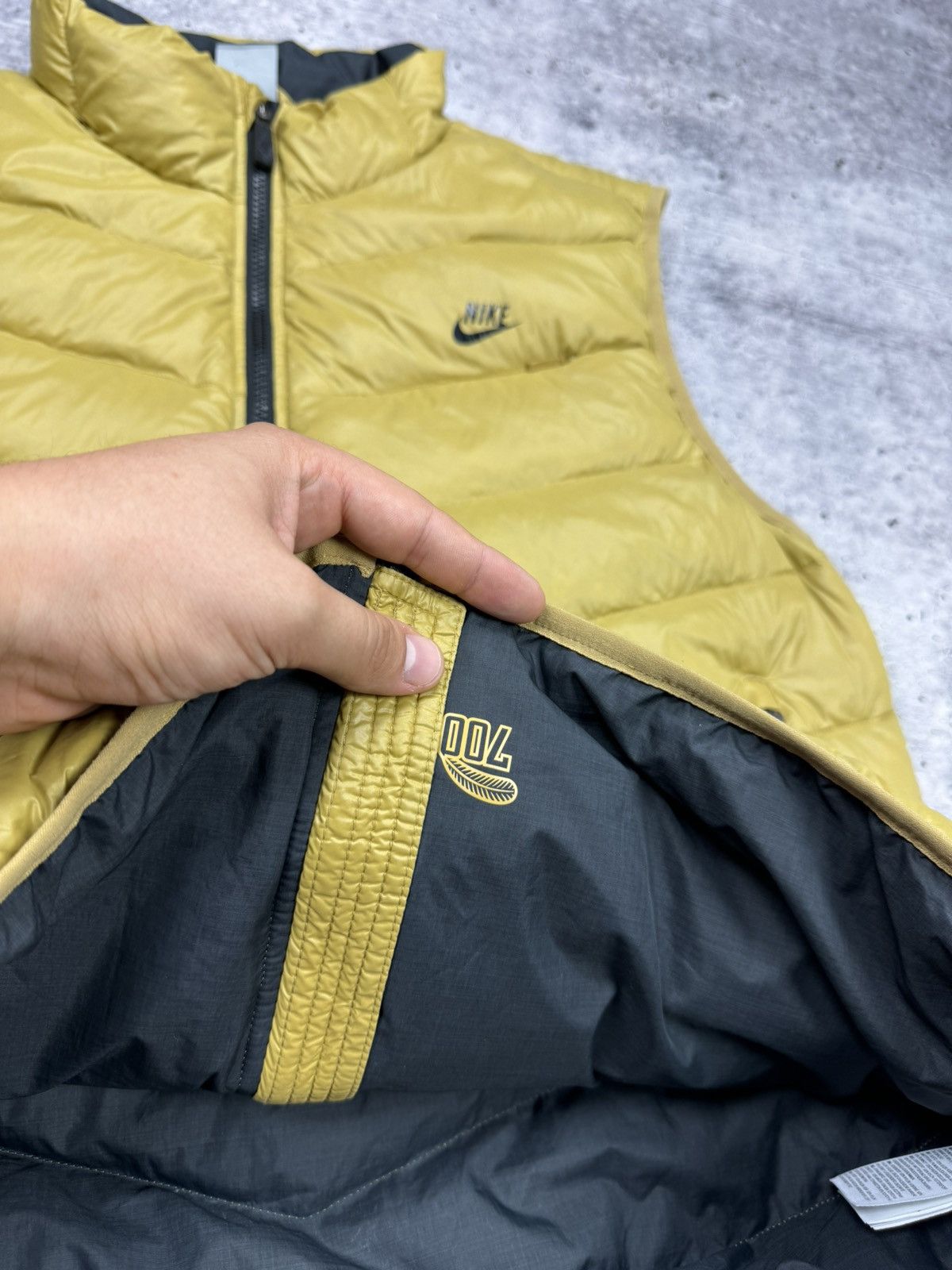 Nike Vintage Nike Y2K Style 90’s 700 Down Puffer Down Casual Vest Size US L / EU 52-54 / 3 - 15 Thumbnail