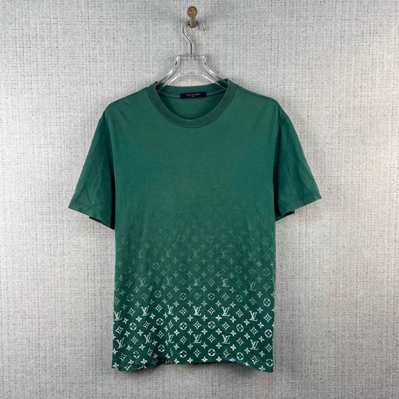 Louis Vuitton Louis Vuitton FW23 Logo Gradient Full Print Round Neck Sho Size US XL / EU 56 / 4 - 1 Thumbnail