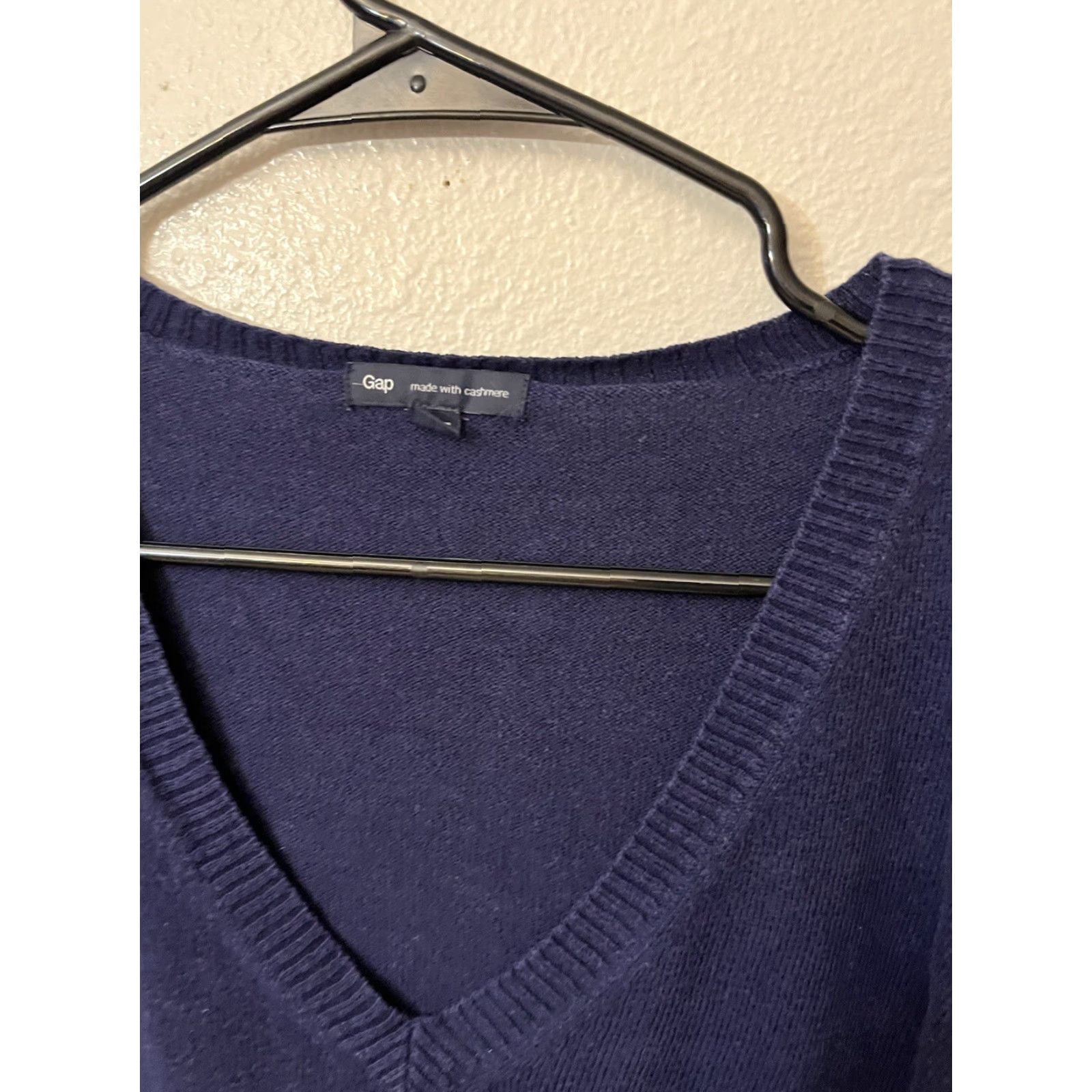 Gap Gap Cashmere Blend Sweater Women's Medium Blue Vneck Long Sleeve Lightweight Size M / US 6-8 / IT 42-44 - 3 Thumbnail