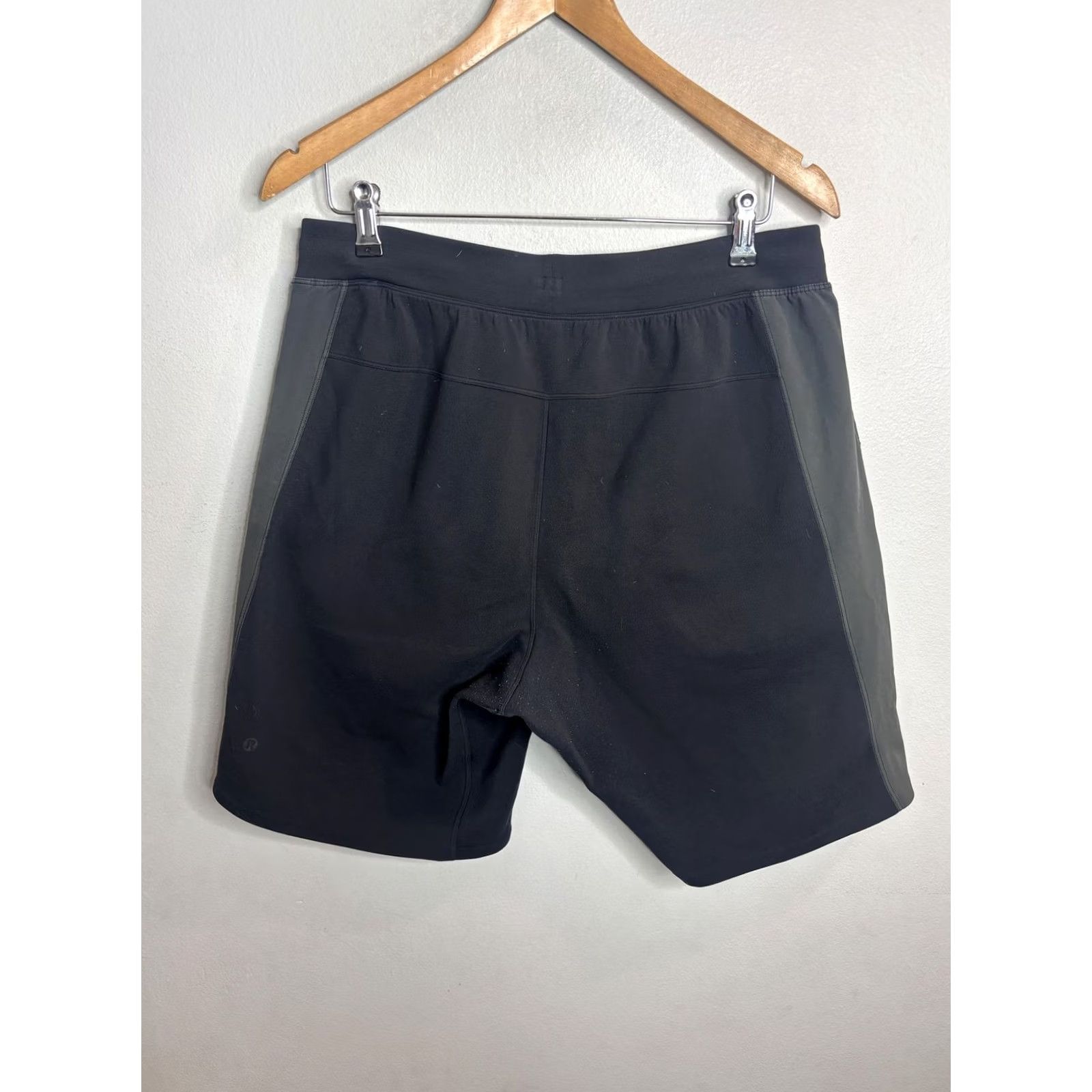 Lululemon Lululemon Shorts Mens Large Black Gray Athletic Drawstring Pockets Logo Size US 31 - 5 Thumbnail