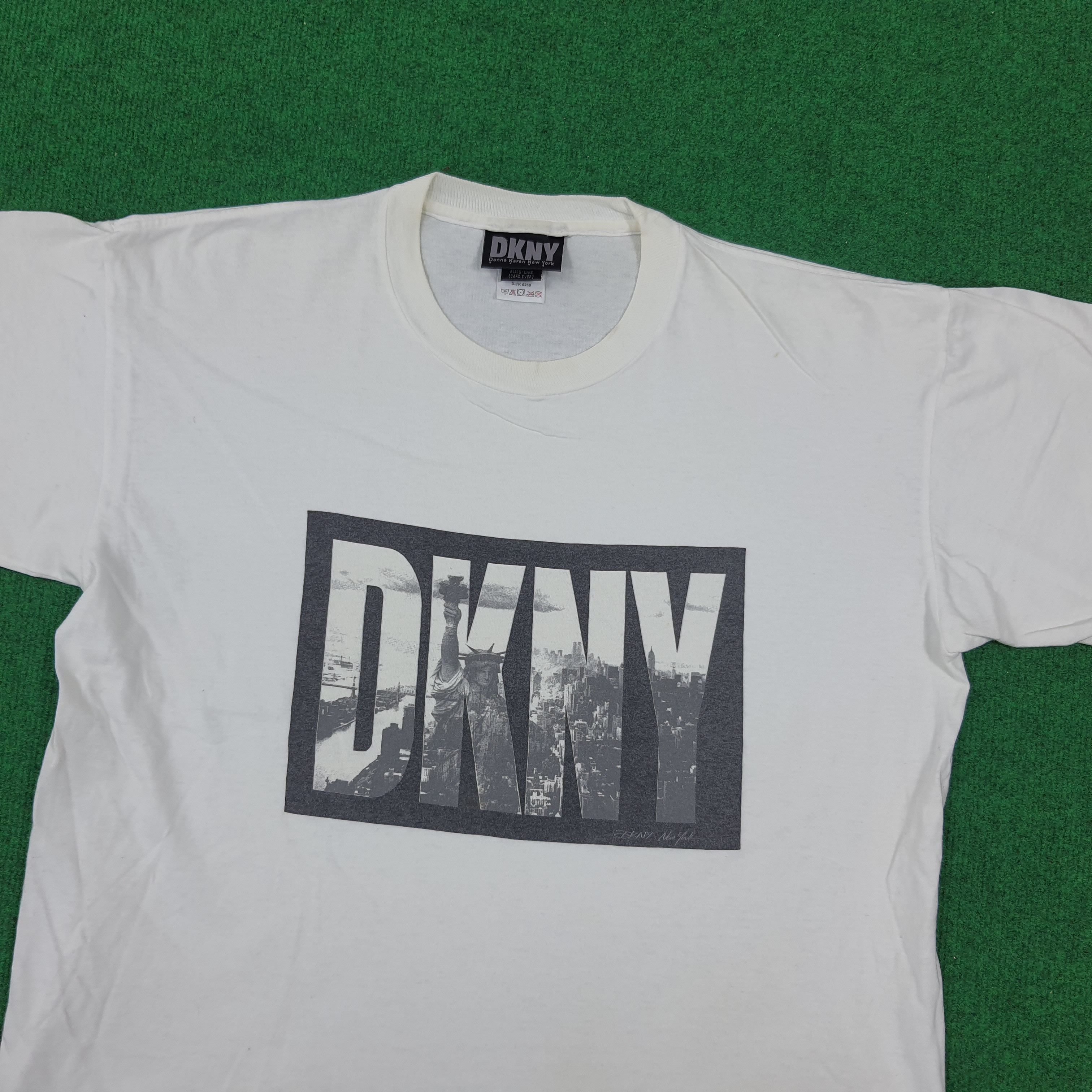 DKNY × Vintage Vintage DKNY Donna Karan New York American Boxy Brand Tshirt Size US L / EU 52-54 / 3 - 2 Thumbnail