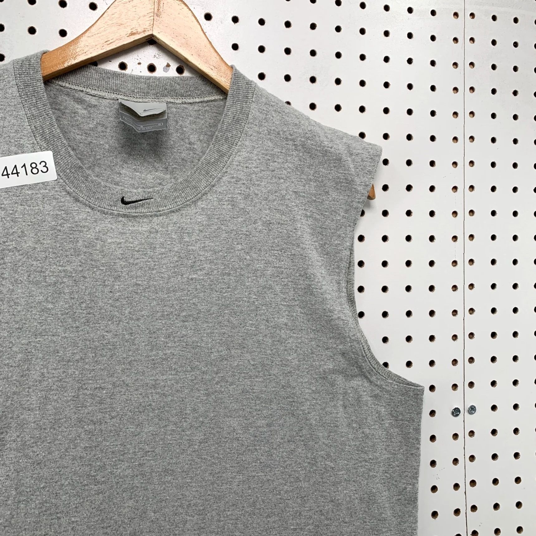 Nike VINTAGE Nike Center Swoosh Shirt Mens Large Gray Sleeveless Essentials Made USA Size US L / EU 52-54 / 3 - 2 Thumbnail