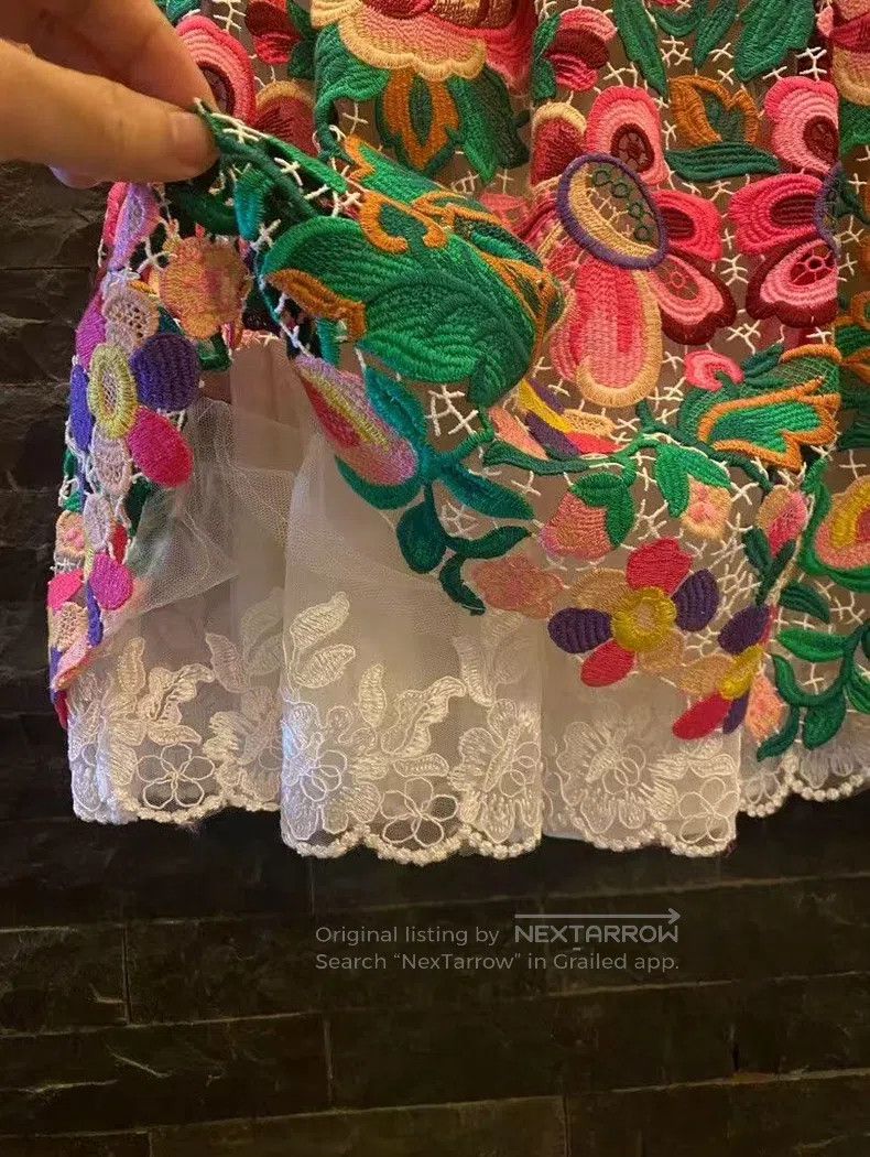 Valentino Valentino The star matched the lace short-sleeved dress Size S / US 4 / IT 40 - 2 Thumbnail