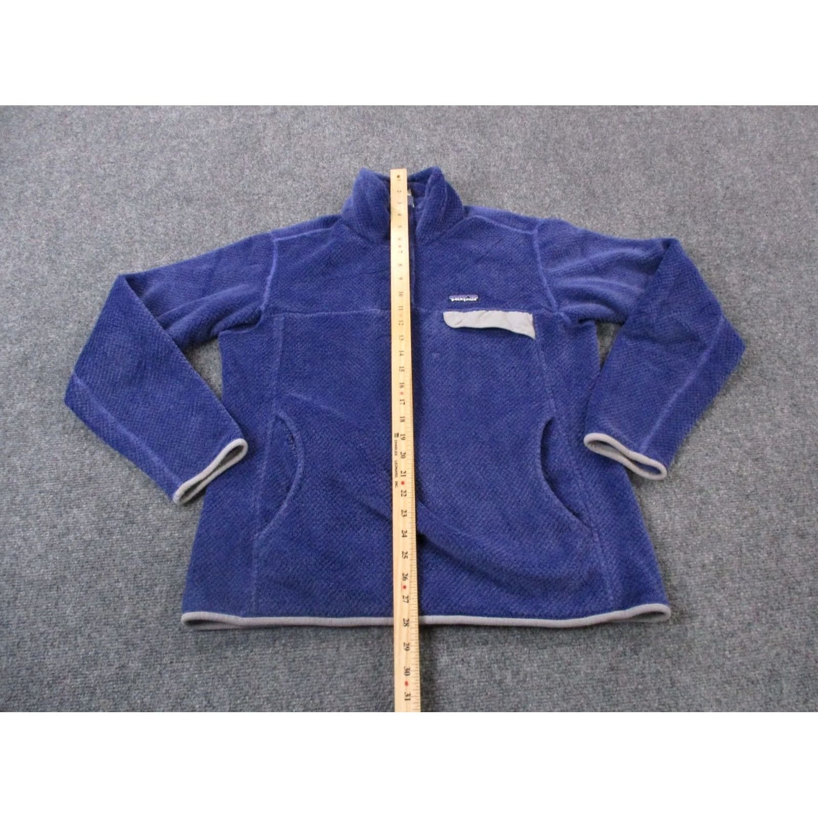 Patagonia Patagonia Jacket Women L Purple Fleece Outdoor Windproof Lightweight Pockets Logo Better Sweater 90s Style Mens Womens Size L / US 10 / IT 46 - 3 Thumbnail