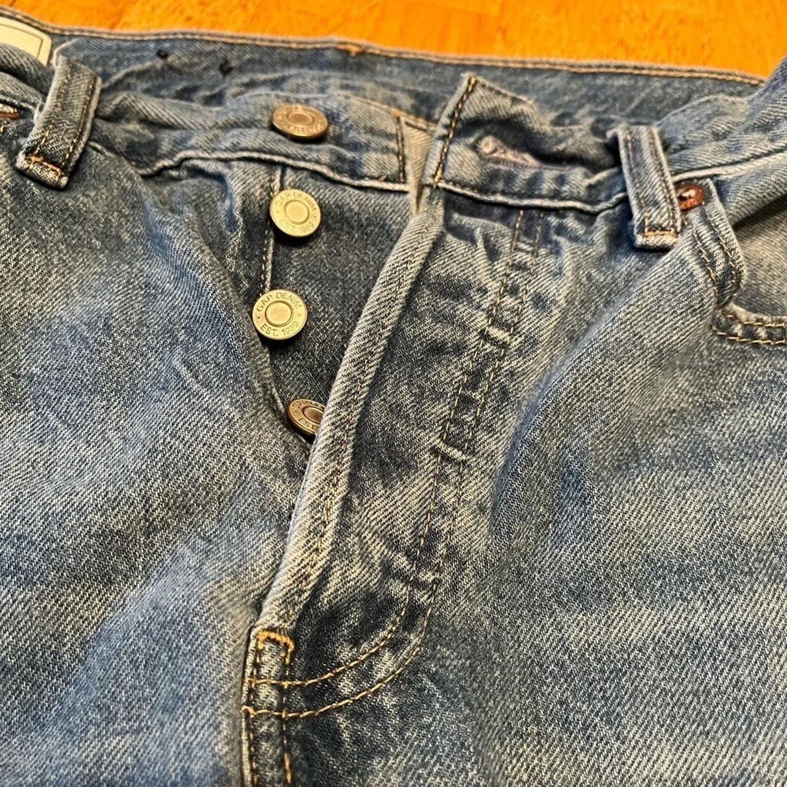 Gap Gap Boyfriend Mid Rise jeans raw hem, size 6 Size 28" / US 6 / IT 42 - 4 Thumbnail