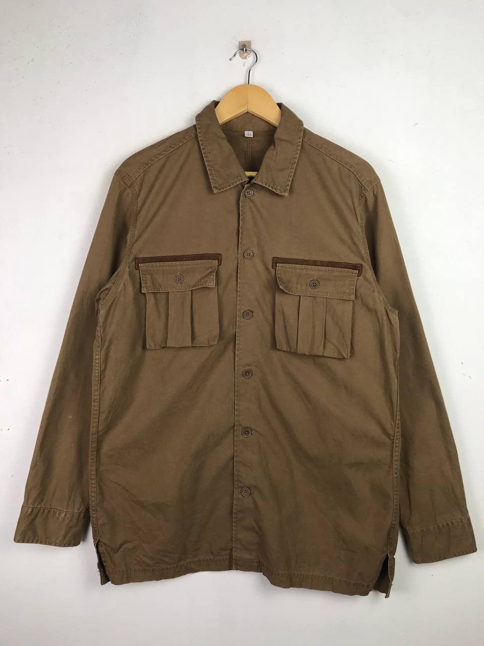 image of Uniqlo Buttons Ups Design, Men's (Size Large)