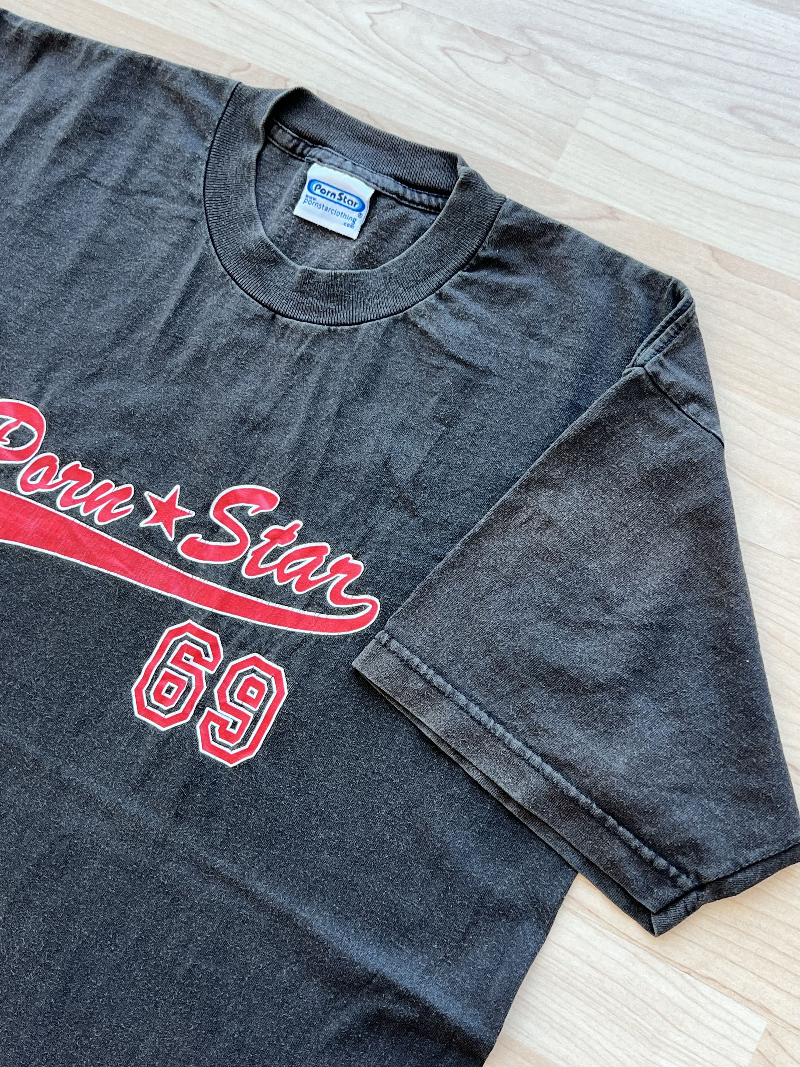 Vintage Vintage Pornstar 69 Navy Y2K T-Shirt Size US L / EU 52-54 / 3 - 4 Thumbnail