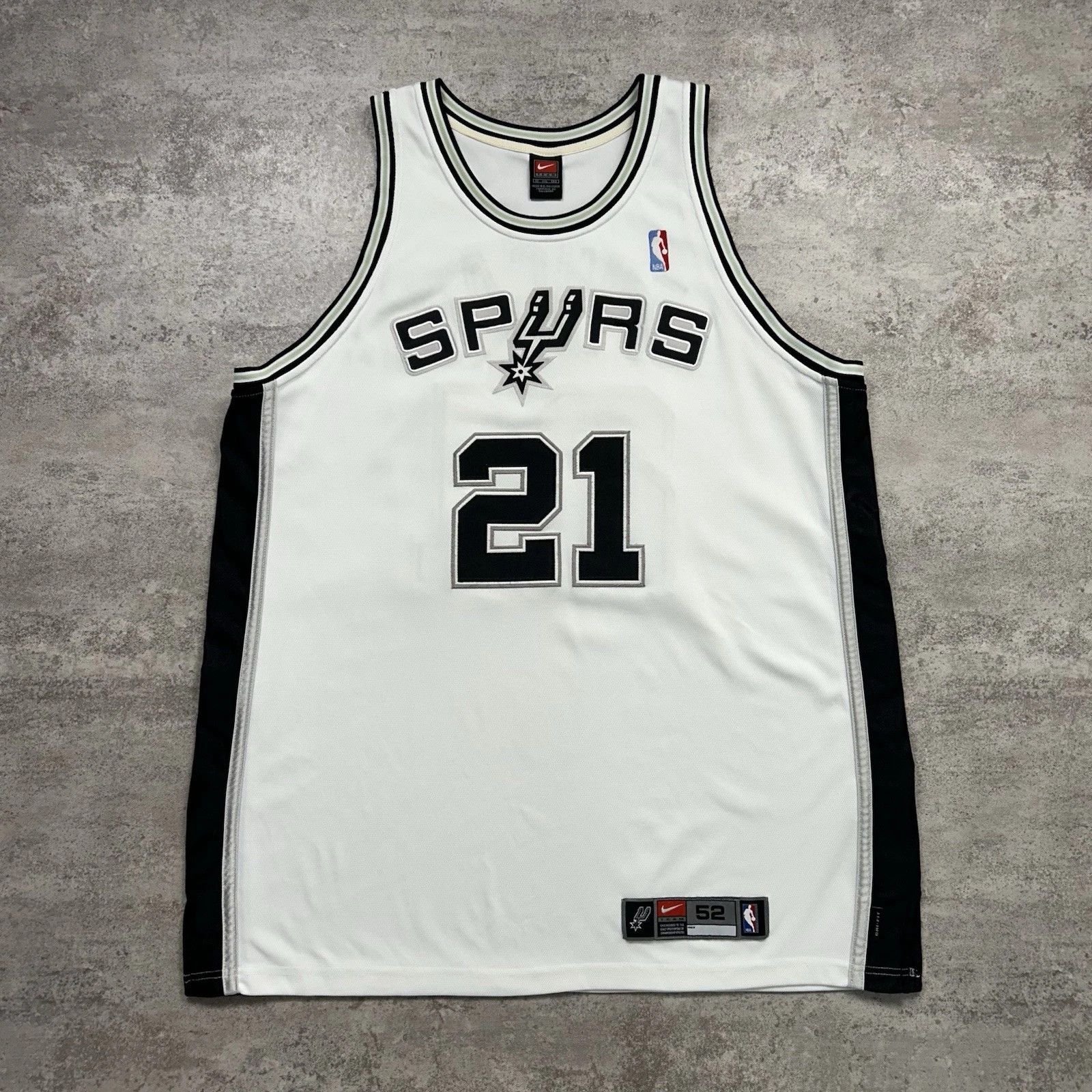 NBA × Nike × Vintage SAN ANTONIO SPURS TIM DUNCAN NIKE AUTHENTIC JERSEY SIZE 52 Size US XXL / EU 58 / 5 - 1 Thumbnail
