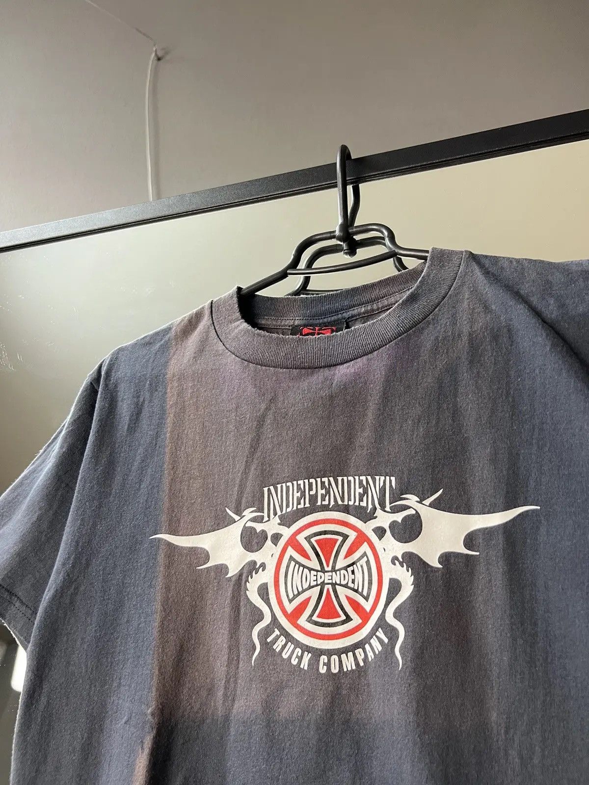 Independent Truck Co. × Vintage 😨Vintage Y2K Independent faded t-shirt crash distressed USA Size US M / EU 48-50 / 2 - 3 Thumbnail