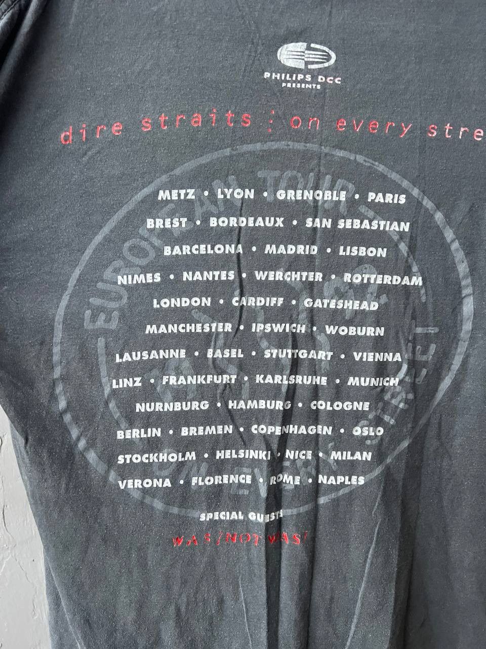 Vintage 90’S DIRE STRAITS ON EVERY STREET EUROPEAN TOUR 1992 TSHIRT Size US L / EU 52-54 / 3 - 17 Thumbnail