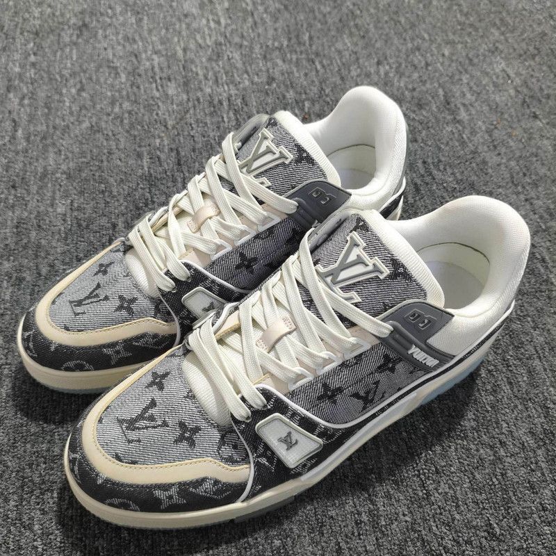 Louis Vuitton Louis Vuitton Low-Top Trainer in Black and White -2508 Size US 9 / EU 42 - 1 Thumbnail