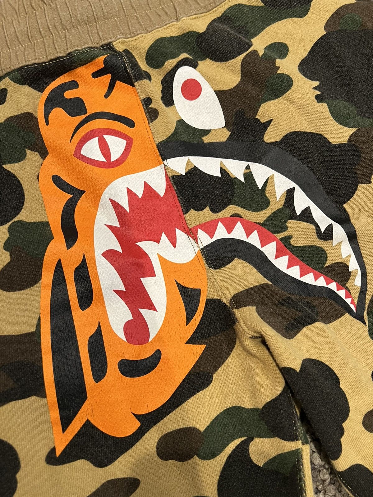 Bape A Bathing Ape Yellow Camo Tiger Shark Cargo Pants Medium Size US 32 / EU 48 - 3 Thumbnail