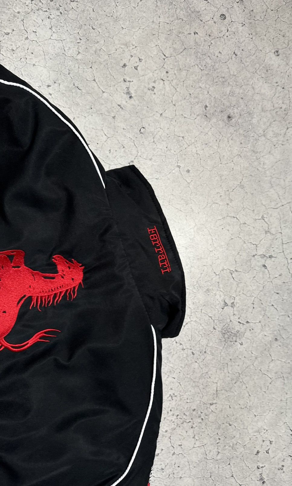 Ferrari Ferrari F1 Racing Bomber Jacket Hype Rare Big Logo Size US L / EU 52-54 / 3 - 13 Thumbnail