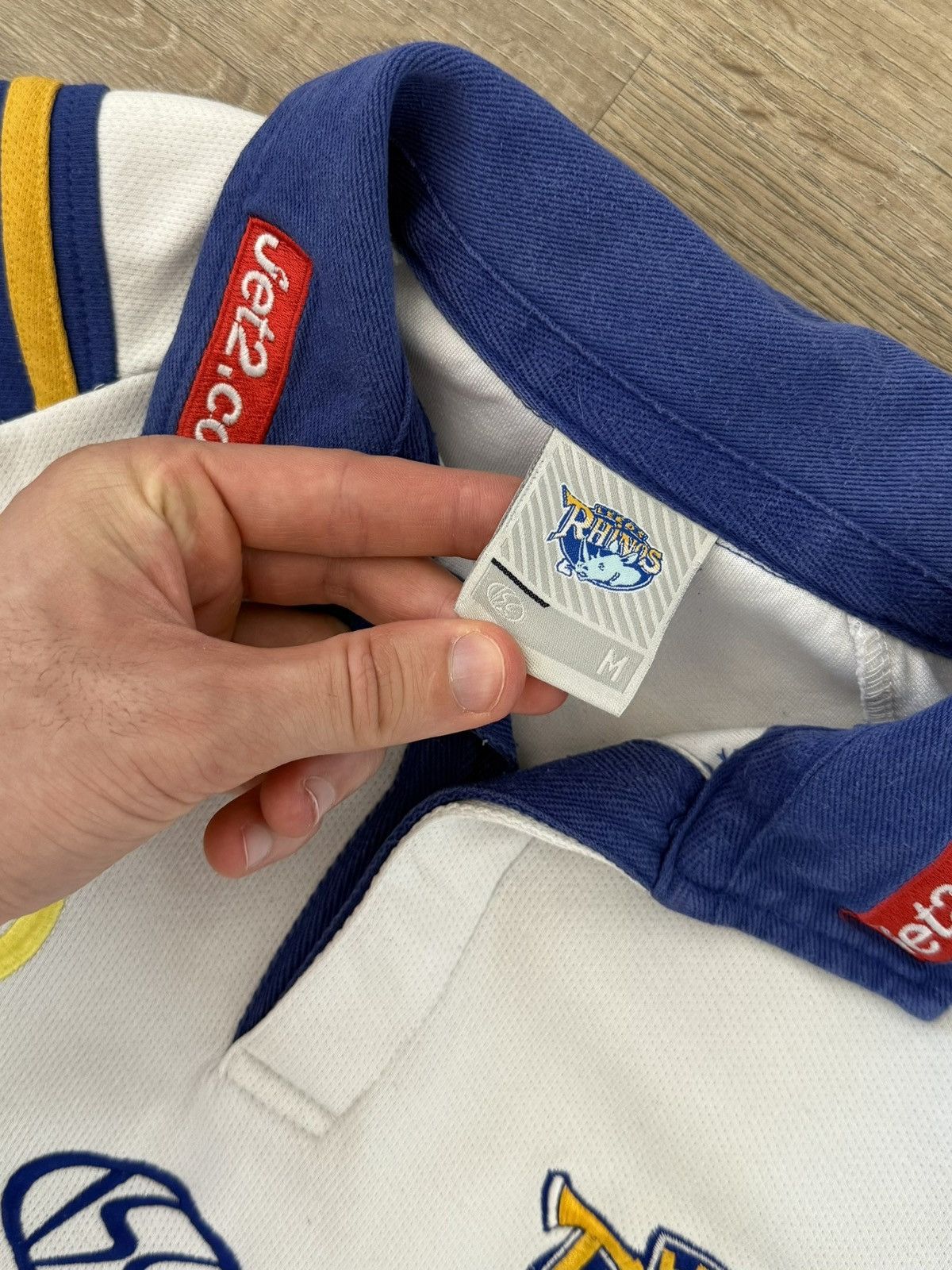 Vintage LEEDS RHINOS RUGBY Y2K LEAGUE FOOTBALL SHIRT ISC SIZE M Size US M / EU 48-50 / 2 - 4 Thumbnail