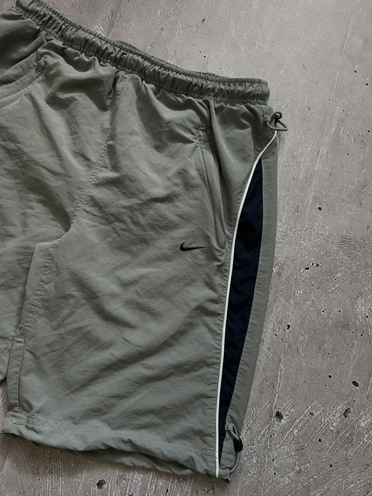 Nike Very Rare Shorts Vintage Nike Y2K Size L Size US 40 / EU 56 - 2 Thumbnail