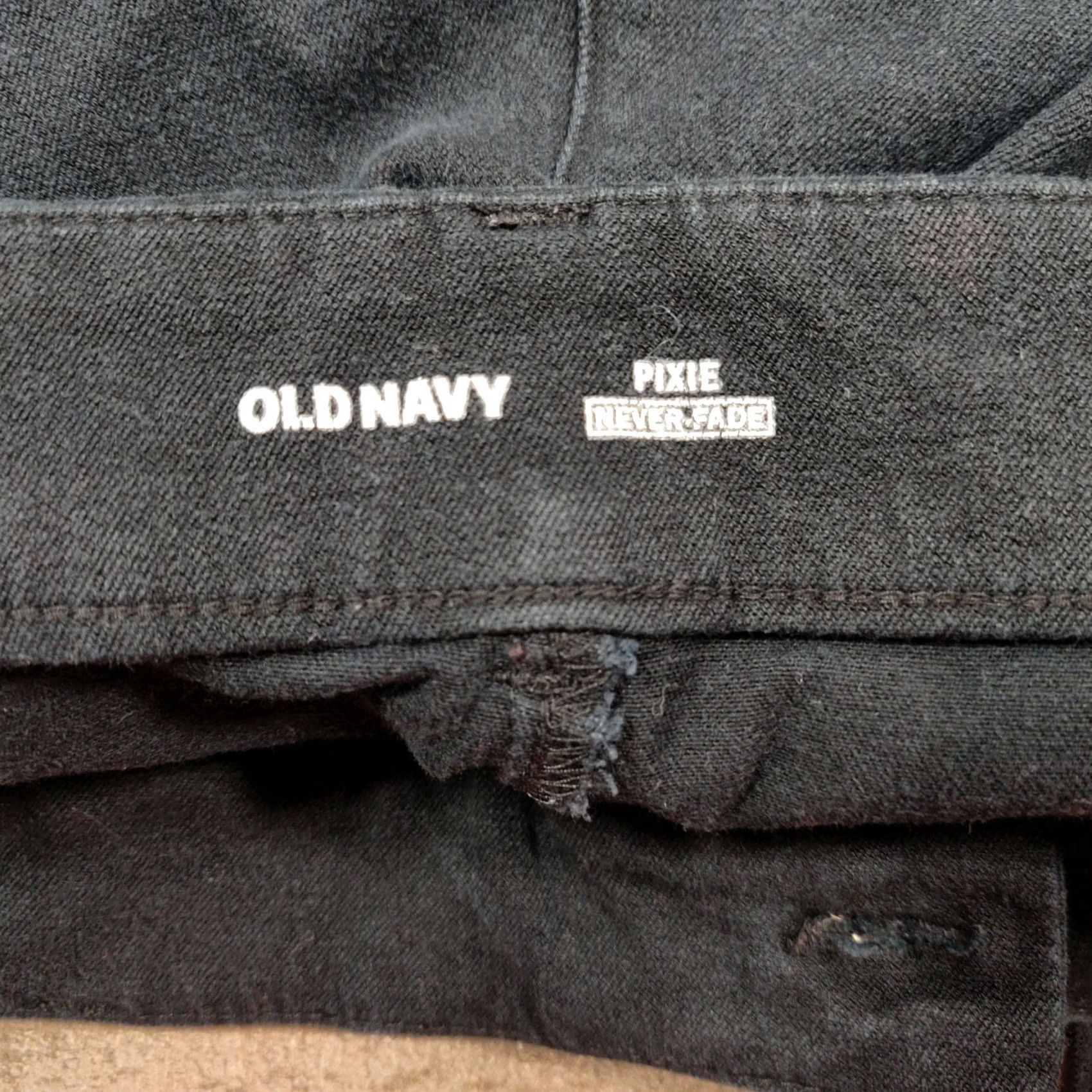 Old Navy Old Navy Pants Womens 0 Black Pixie Crop Skinny Low Rise Flat Front Zip Closure Size 25" / US 0 / IT 36 - 3 Thumbnail