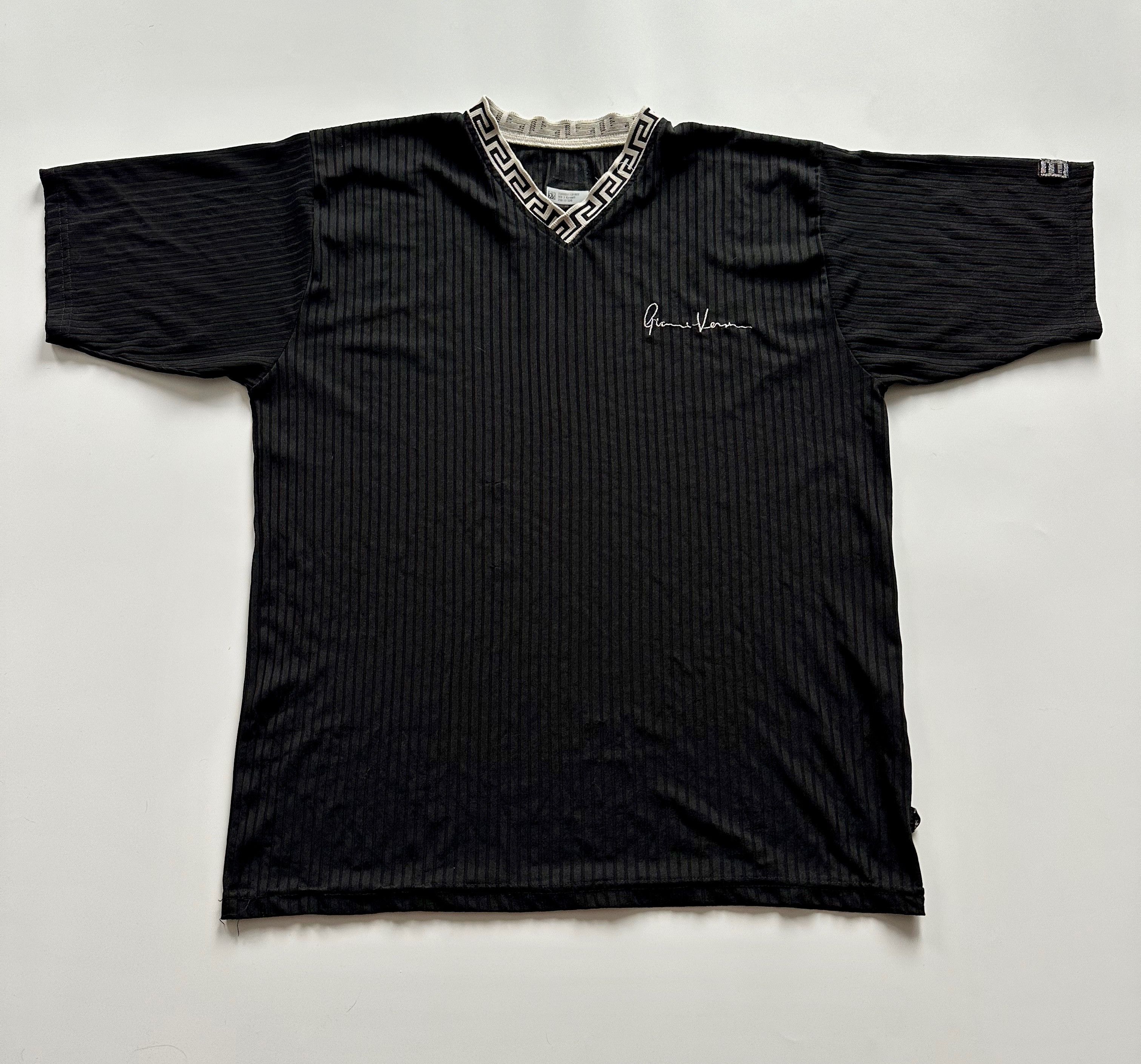 Versace 90's Vintage Gianni Versace black Y2K t shirt jersey Size US M / EU 48-50 / 2 - 2 Thumbnail