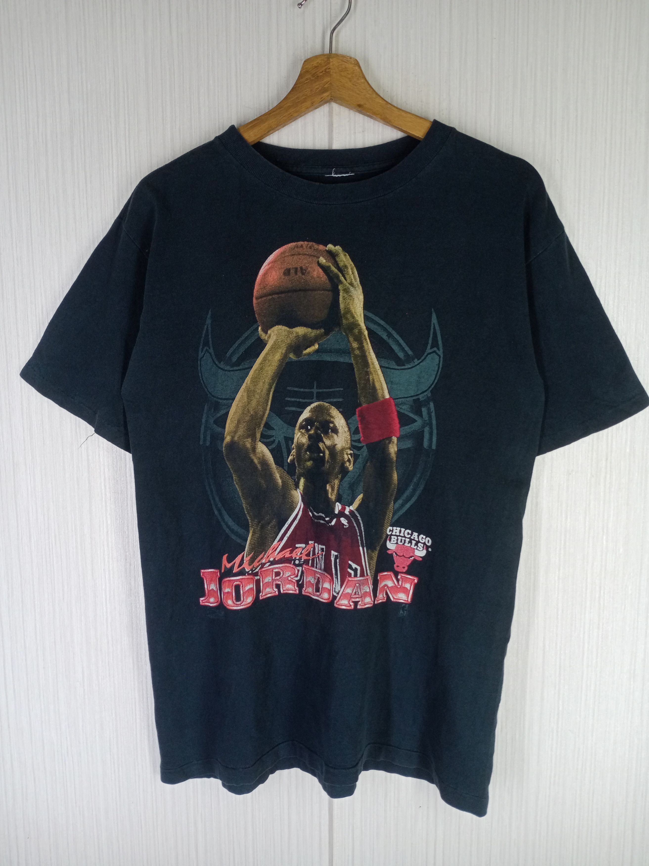 NBA Vintage 90s Michael Jordan Chicago Bulls Tshirt Size US M / EU 48-50 / 2 - 1 Thumbnail